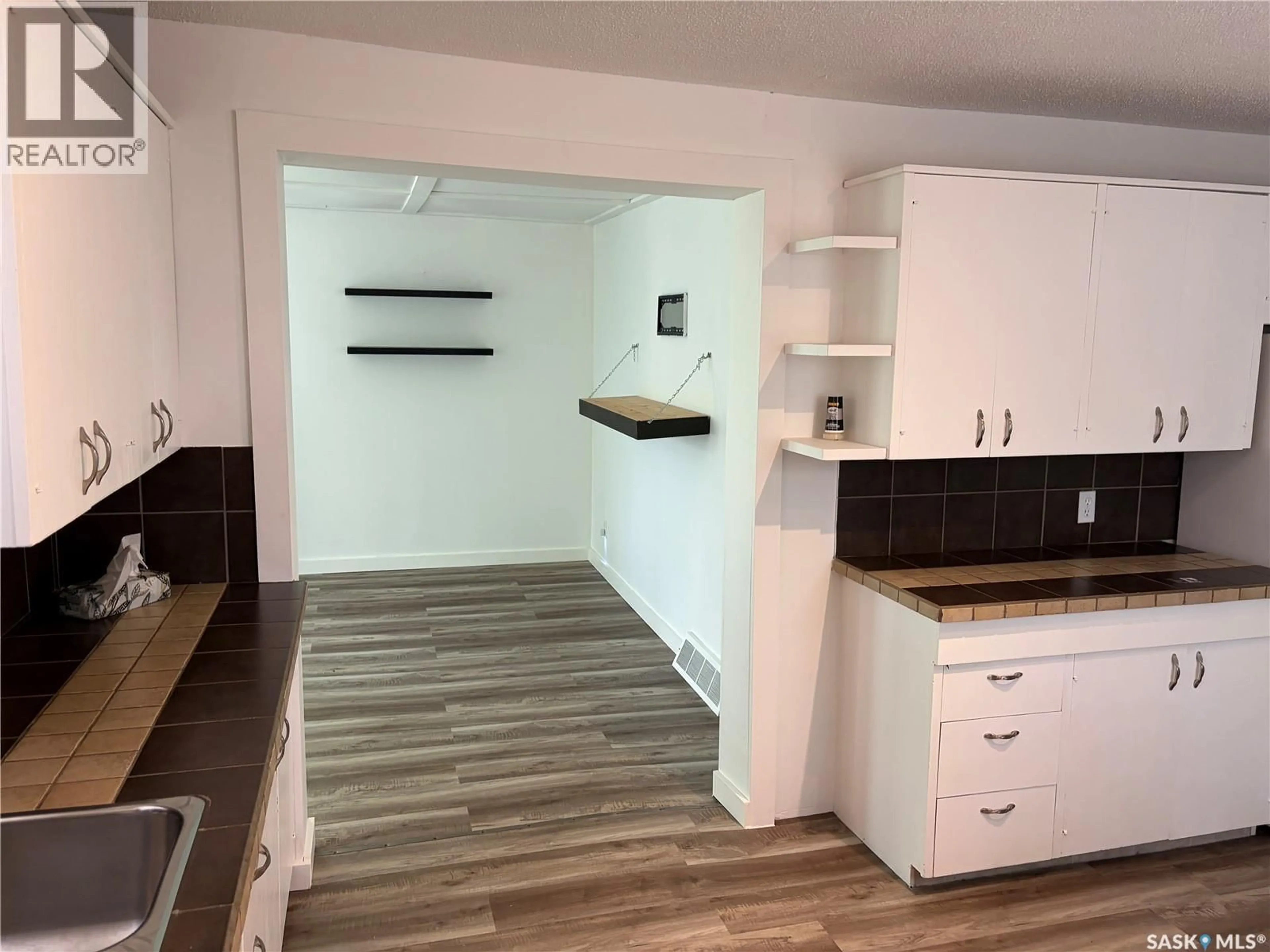 Open concept kitchen, unknown for SE - 301 1ST AVENUE, Wadena Saskatchewan S0A4J0