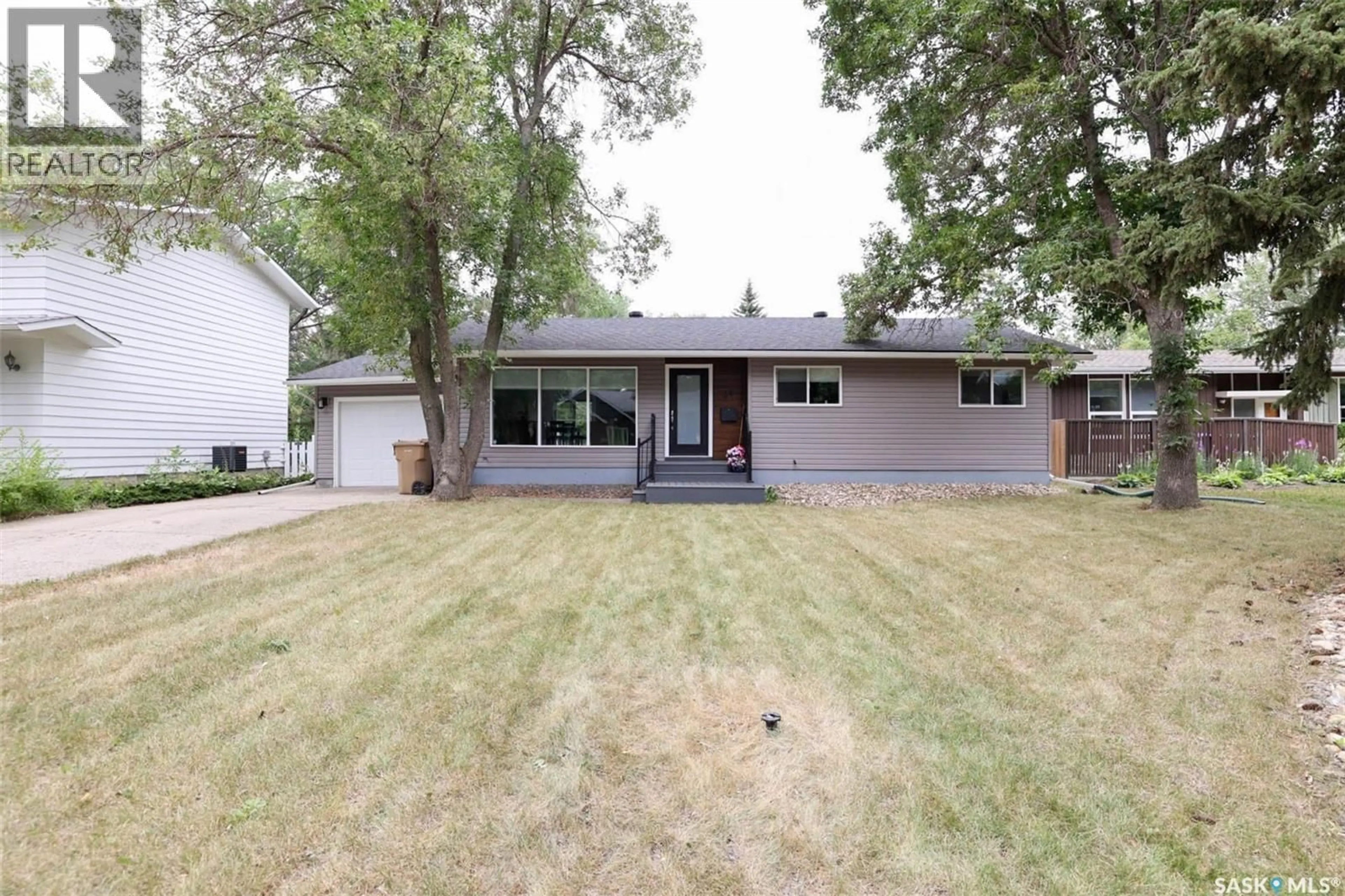Home with vinyl exterior material, street for 34 ELMWOOD PLACE, Regina Saskatchewan S4S5M3