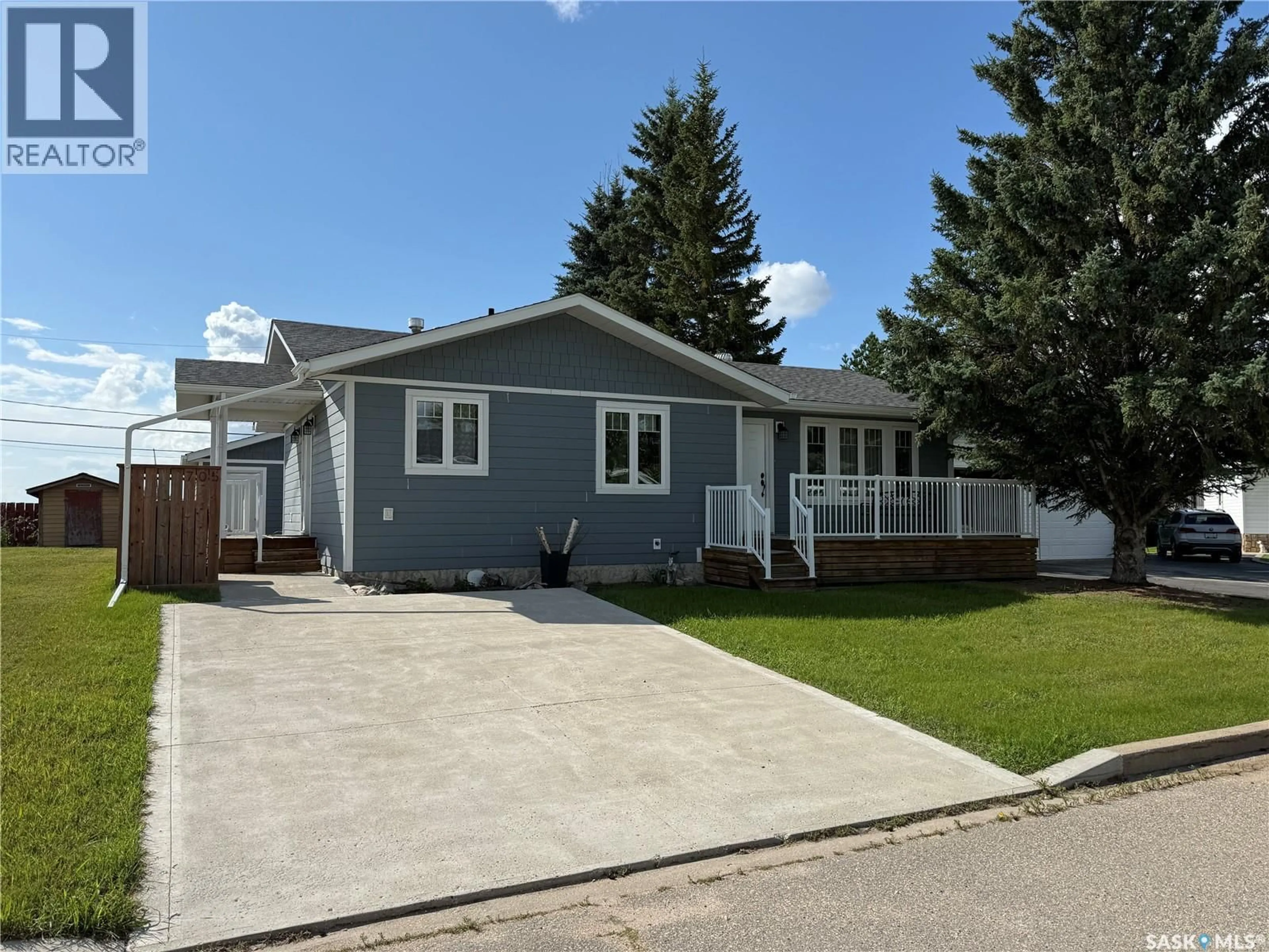 Home with vinyl exterior material, street for 705 NORTHRIDGE COURT, Shellbrook Saskatchewan S0J2E0