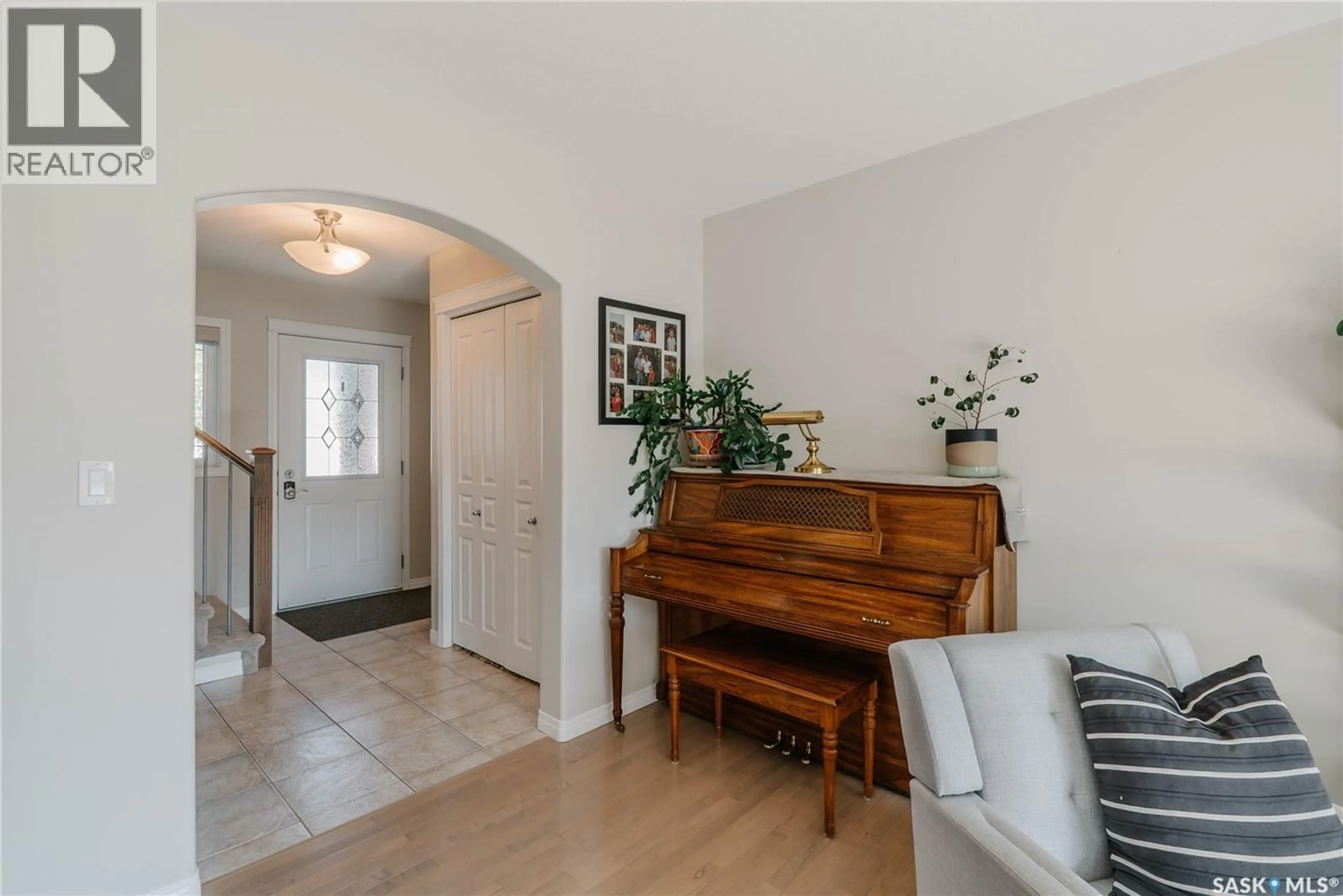 Indoor entryway for 111 HETTLE COVE, Saskatoon Saskatchewan S7T0E8