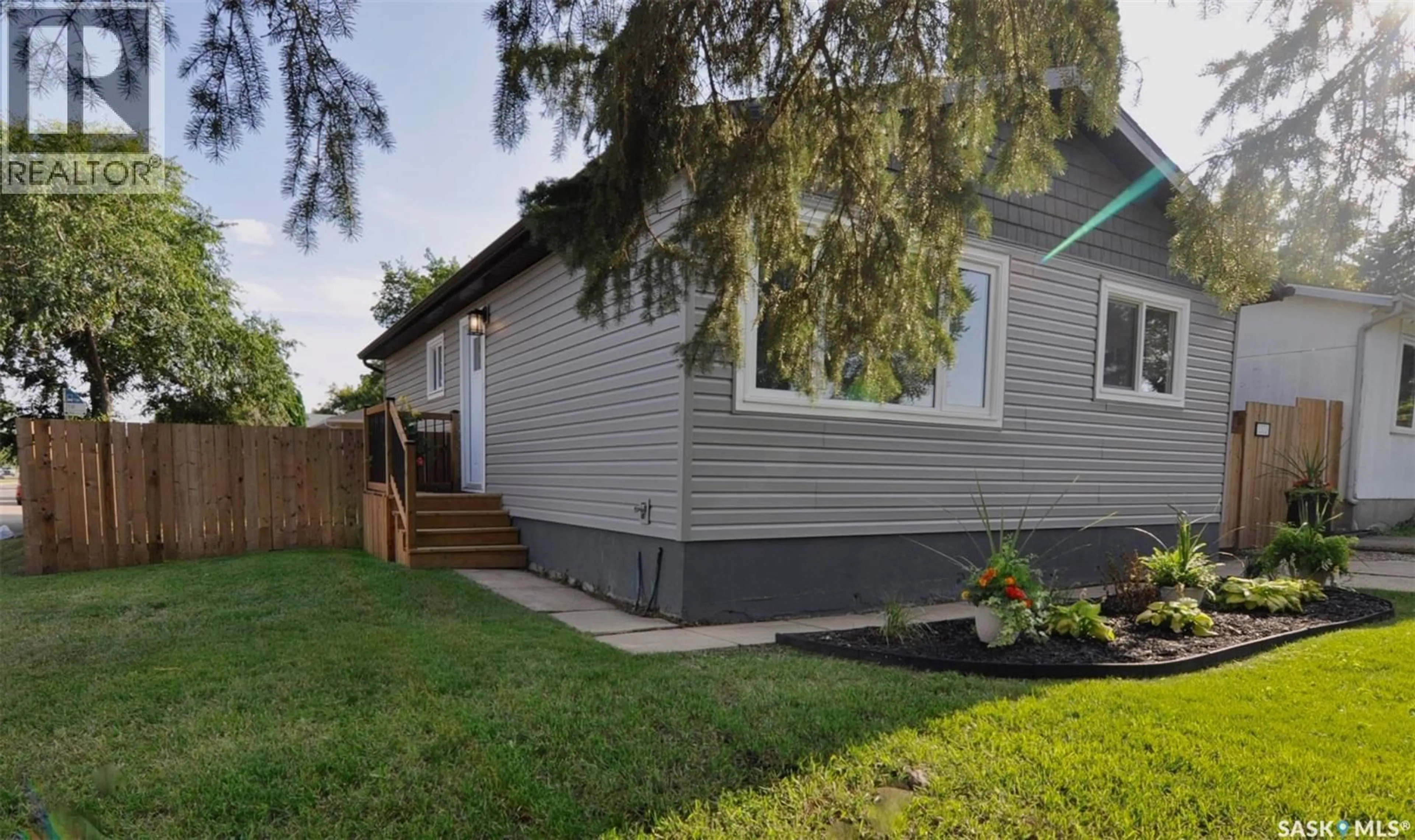 Home with vinyl exterior material, street for 3303 MIYO-WÂHKÔHTOWIN ROAD, Saskatoon Saskatchewan S7L4M2