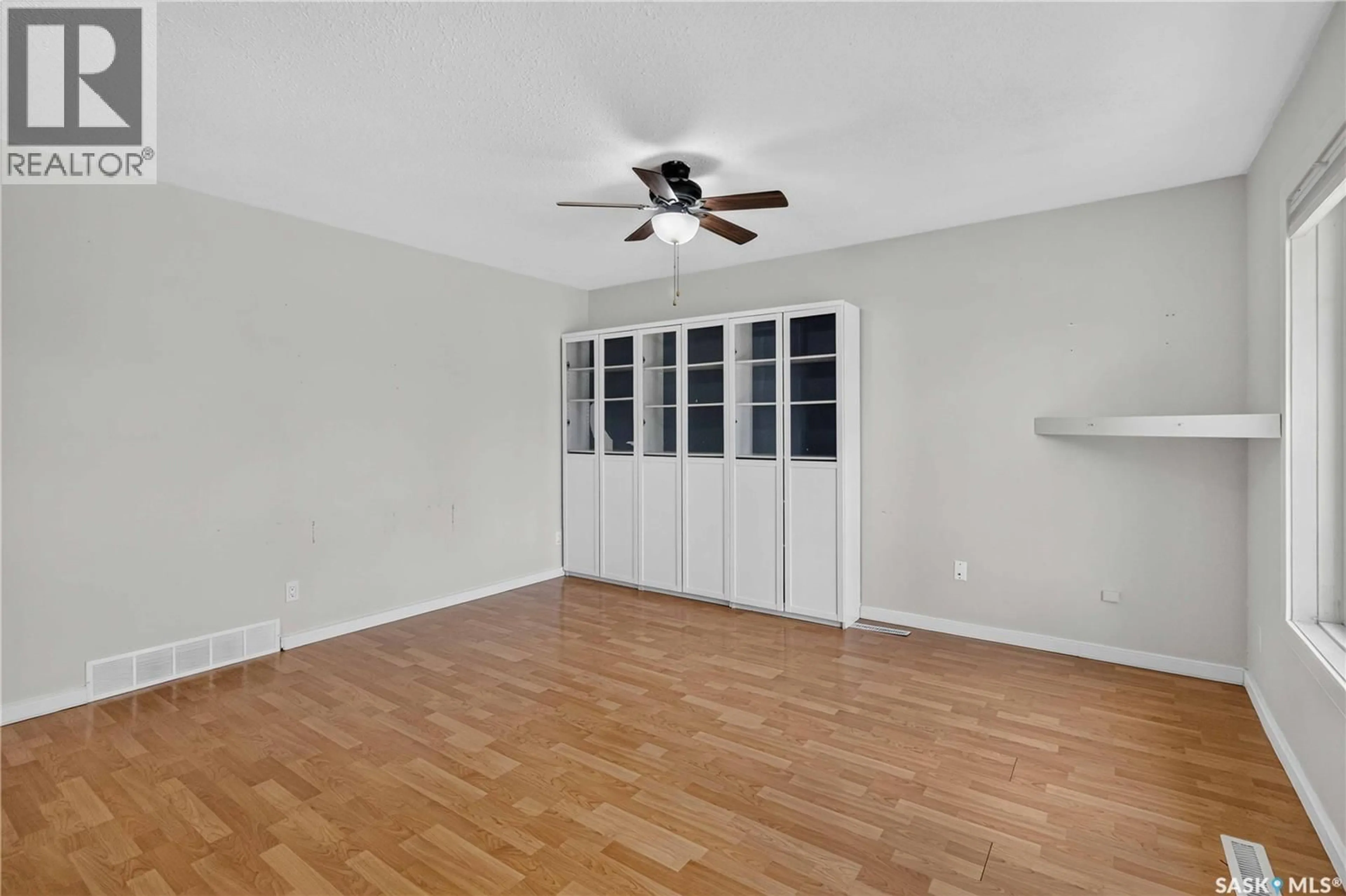 A pic of a room for 738 WELDON AVENUE, Saskatoon Saskatchewan S7M2V2