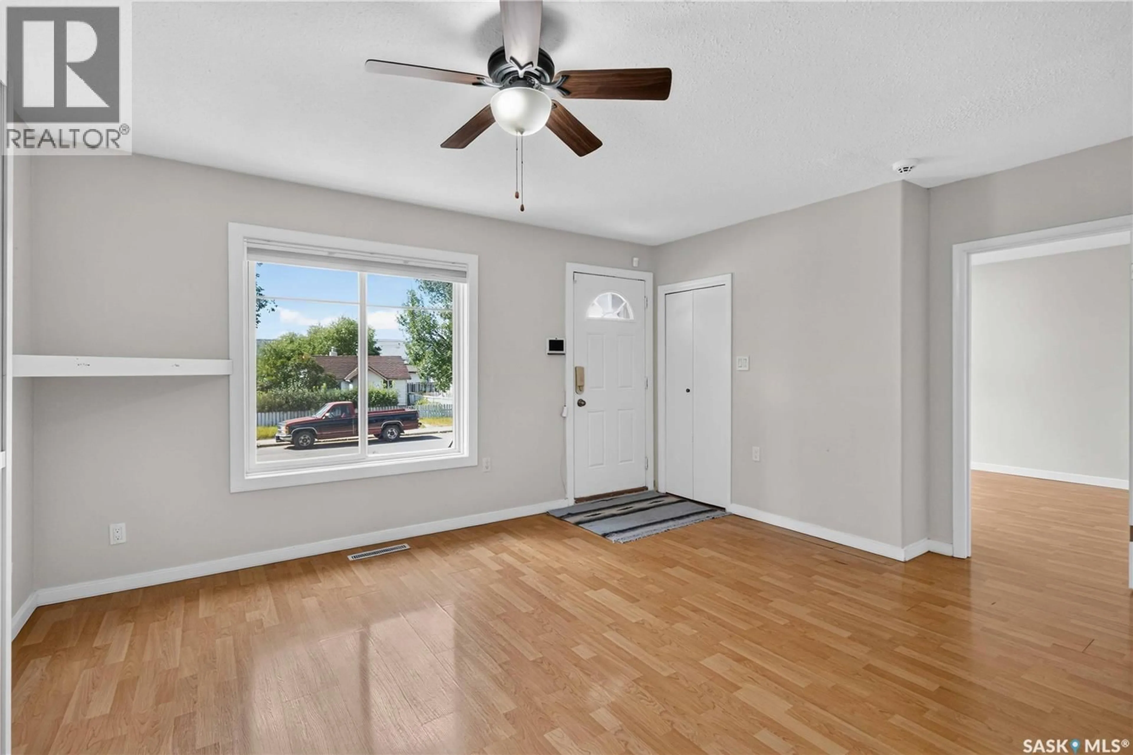 Indoor entryway for 738 WELDON AVENUE, Saskatoon Saskatchewan S7M2V2
