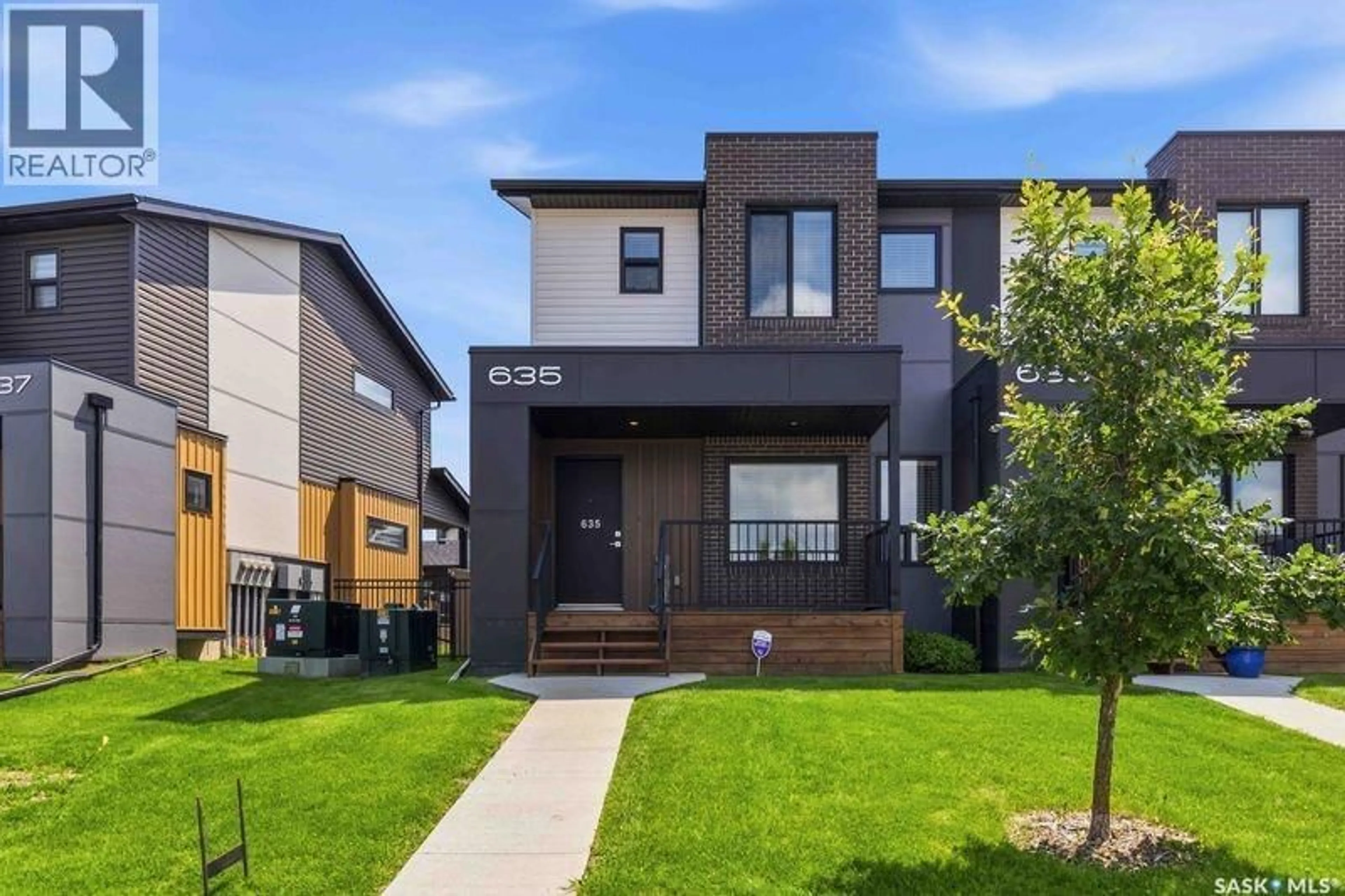 Home with brick exterior material, street for 635 EVERGREEN BOULEVARD, Saskatoon Saskatchewan S7W0Y7