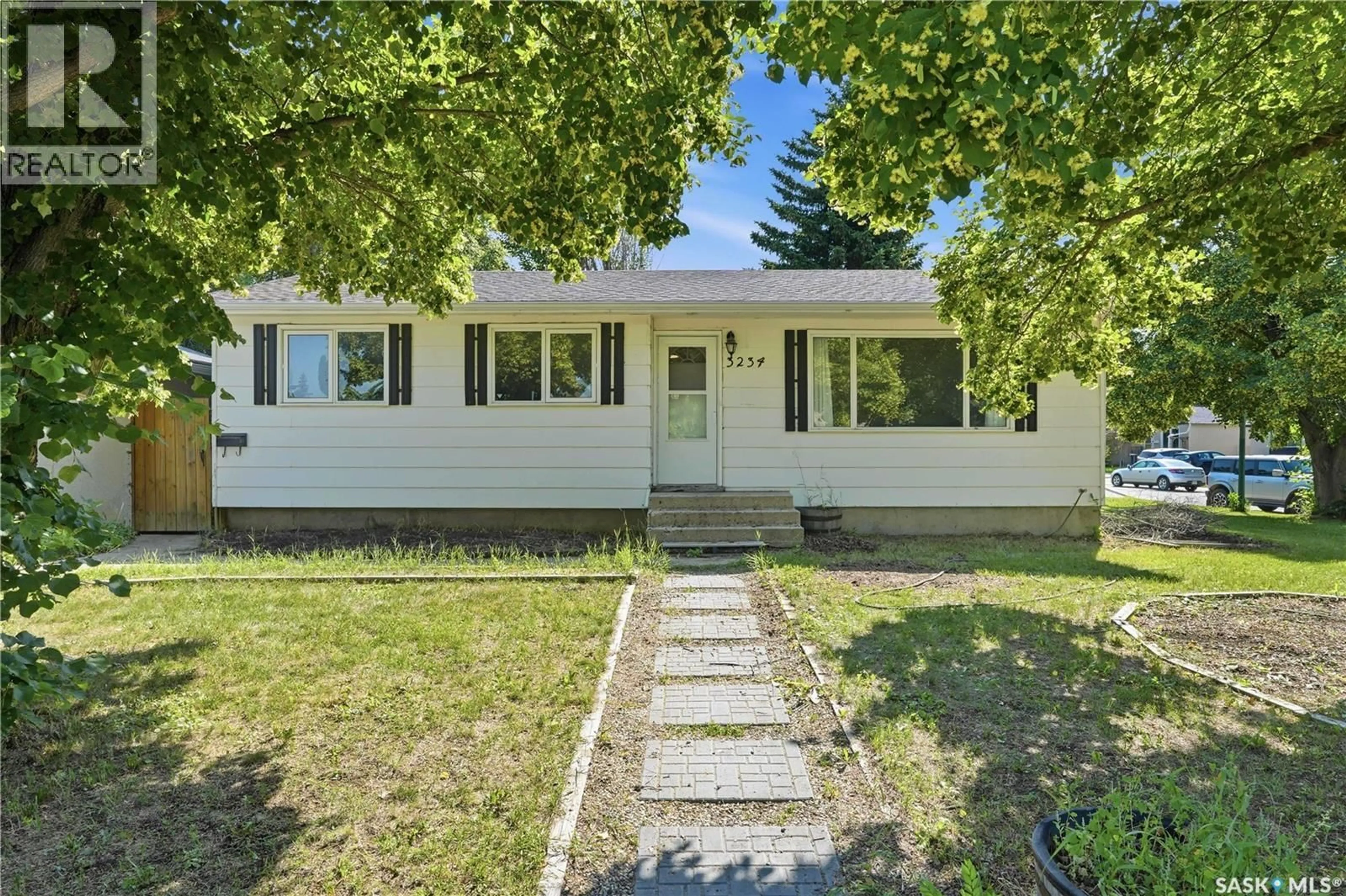 Home with vinyl exterior material, street for 3234 MAXWELL STREET, Saskatoon Saskatchewan S7L4K8