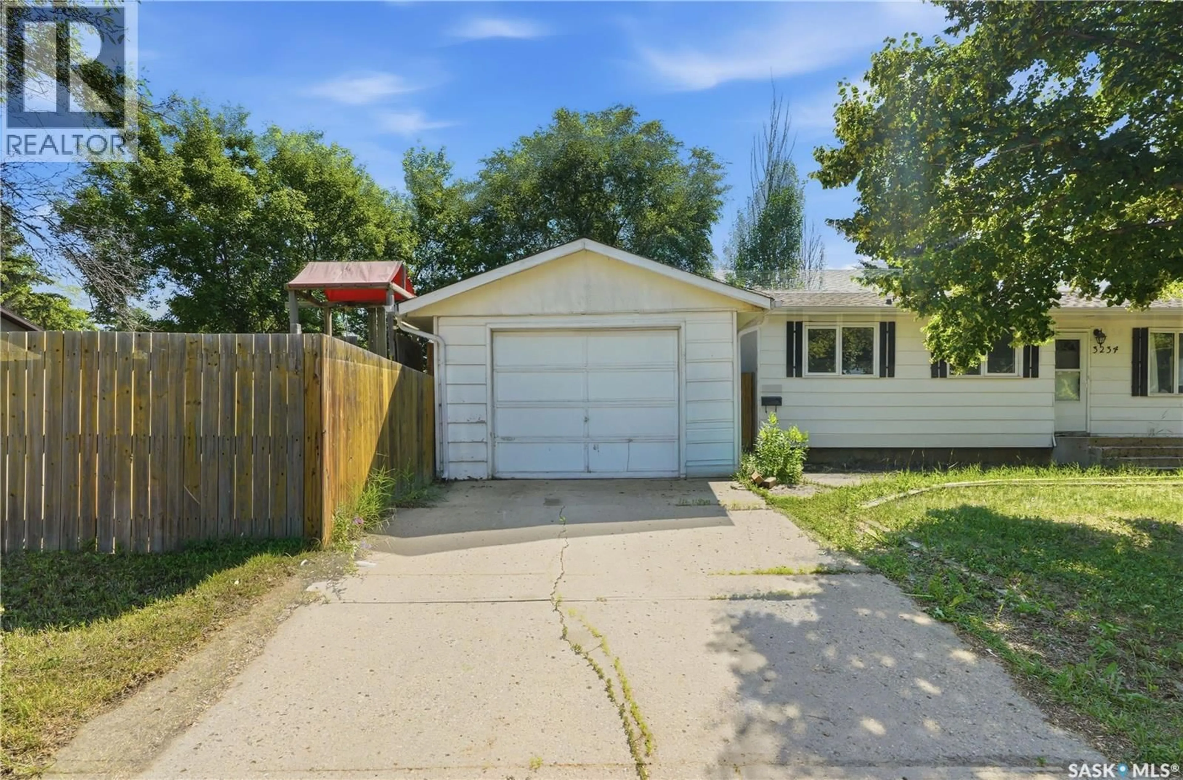Shed for 3234 MAXWELL STREET, Saskatoon Saskatchewan S7L4K8