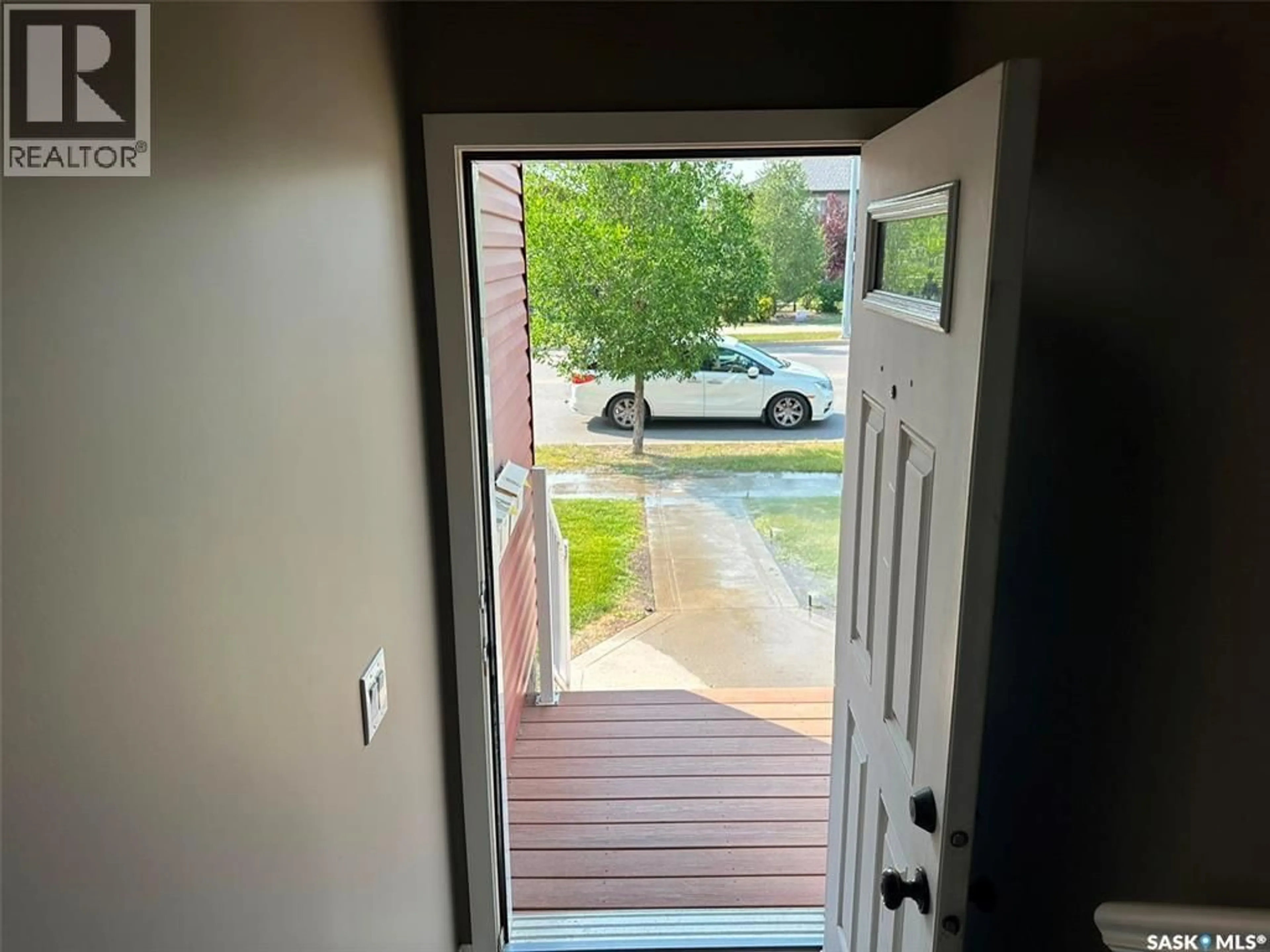 Indoor entryway for 8 - 5004 JAMES HILL ROAD, Regina Saskatchewan S4W0B8