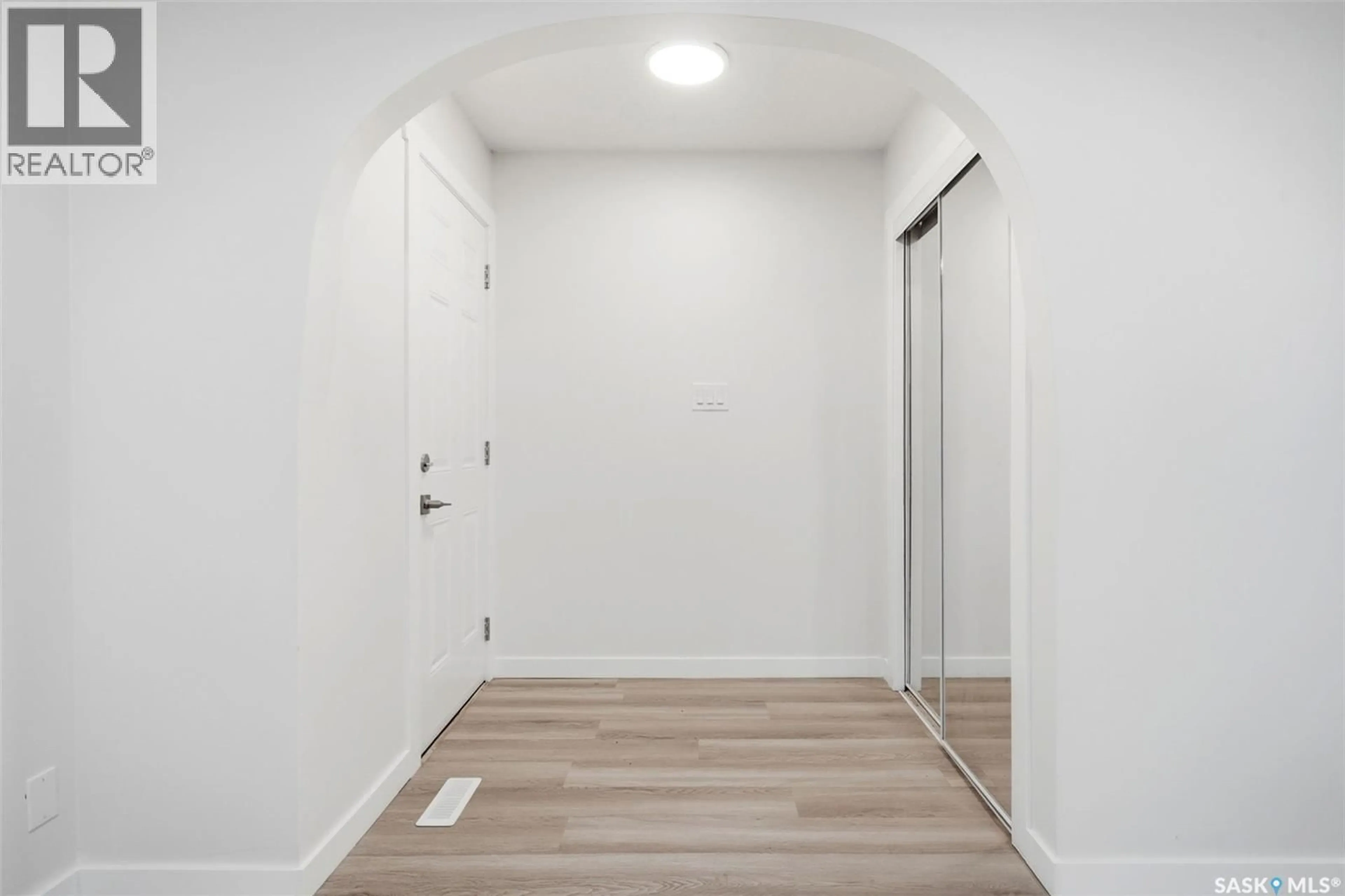 Indoor entryway for 1937 MONTREAL STREET, Regina Saskatchewan S4P1L4