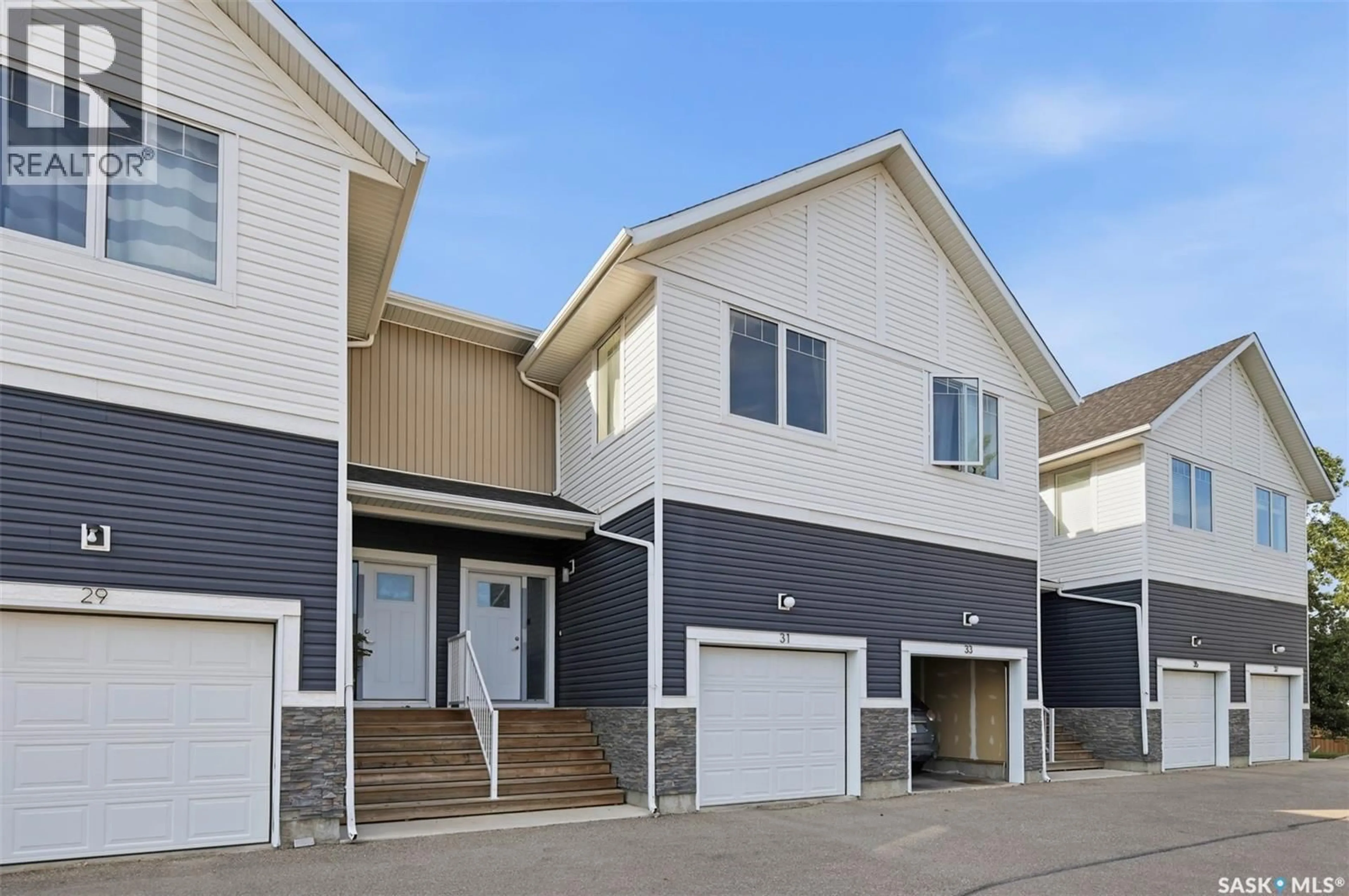 Home with vinyl exterior material, street for 510 - 31 KLOPPENBURG CRESCENT, Saskatoon Saskatchewan S7W0X8