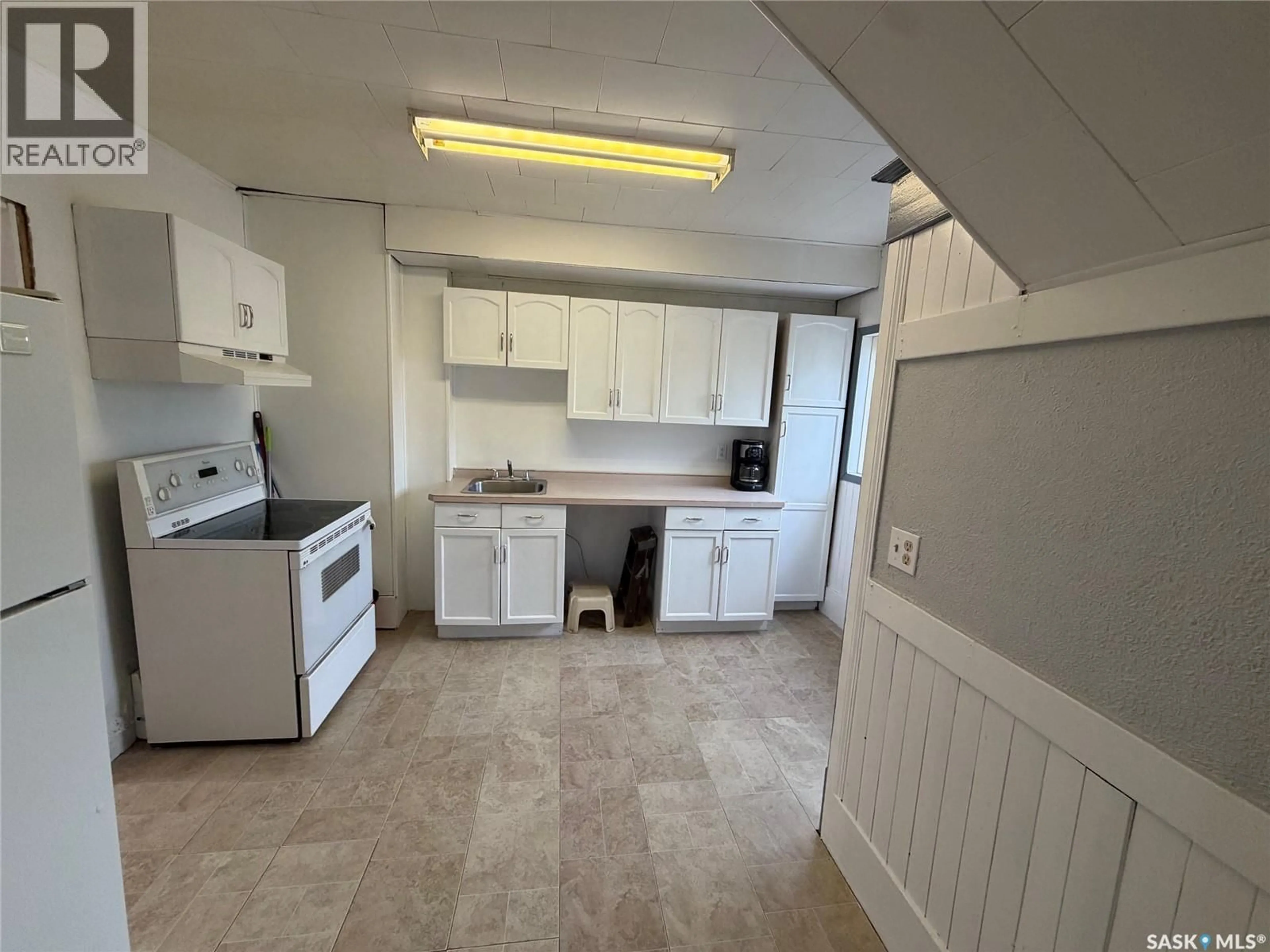 A pic of a room for 320 PRINCE STREET, Hudson Bay Saskatchewan S0E0Y0