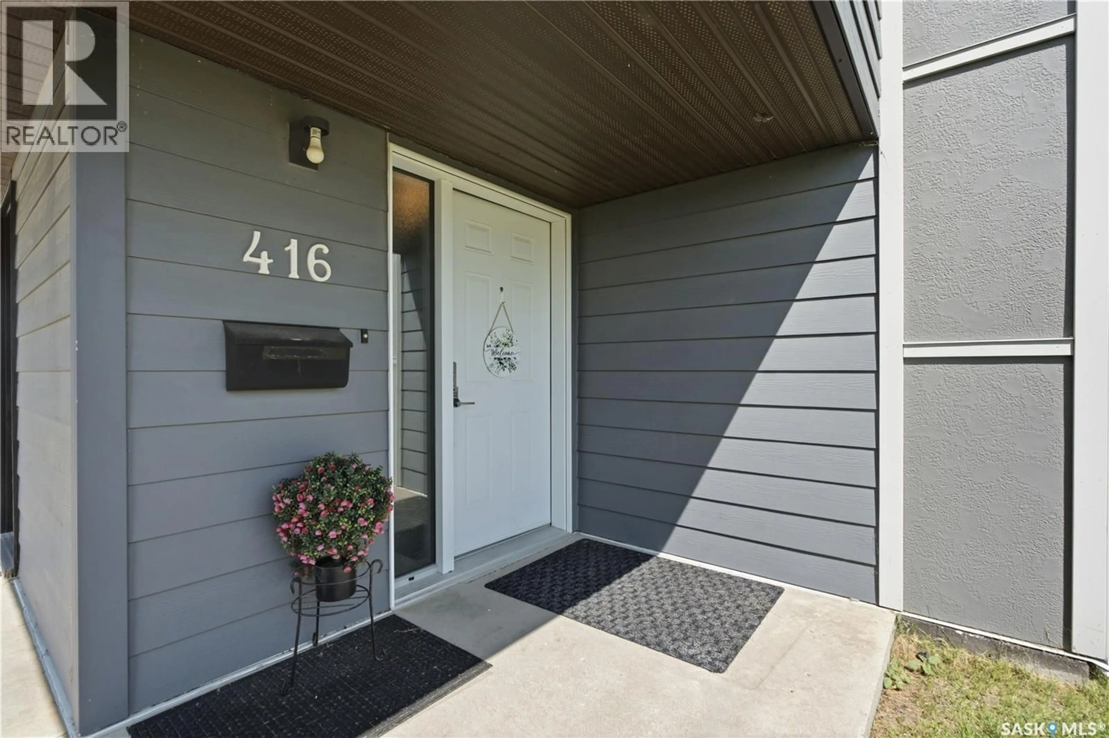 Indoor entryway for 425 - 416 115TH STREET, Saskatoon Saskatchewan S7N2E5