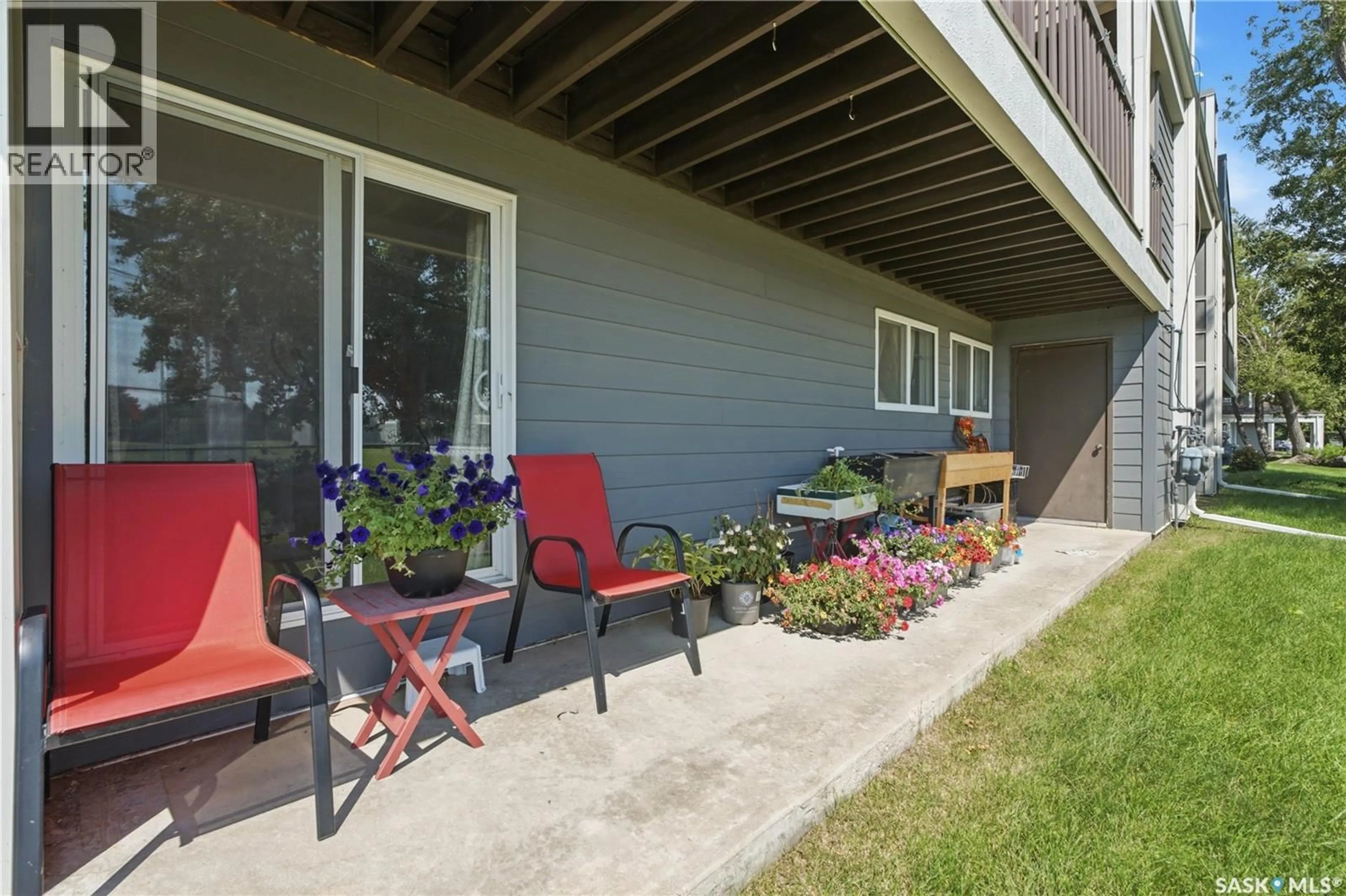 Patio, street for 425 - 416 115TH STREET, Saskatoon Saskatchewan S7N2E5