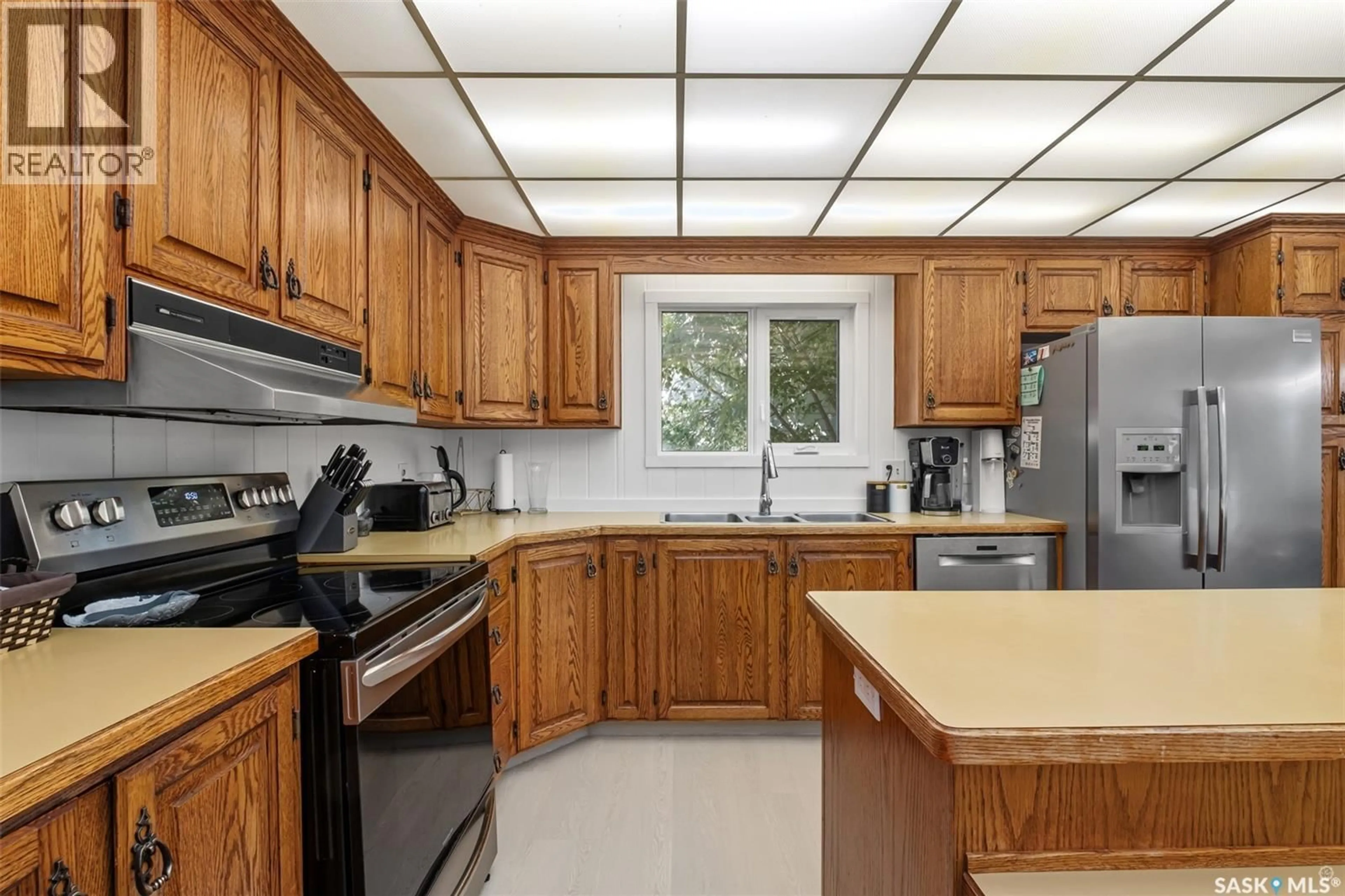Standard kitchen, ceramic/tile floor for 494 PEARSON COURT, Prince Albert Saskatchewan S6V6C6