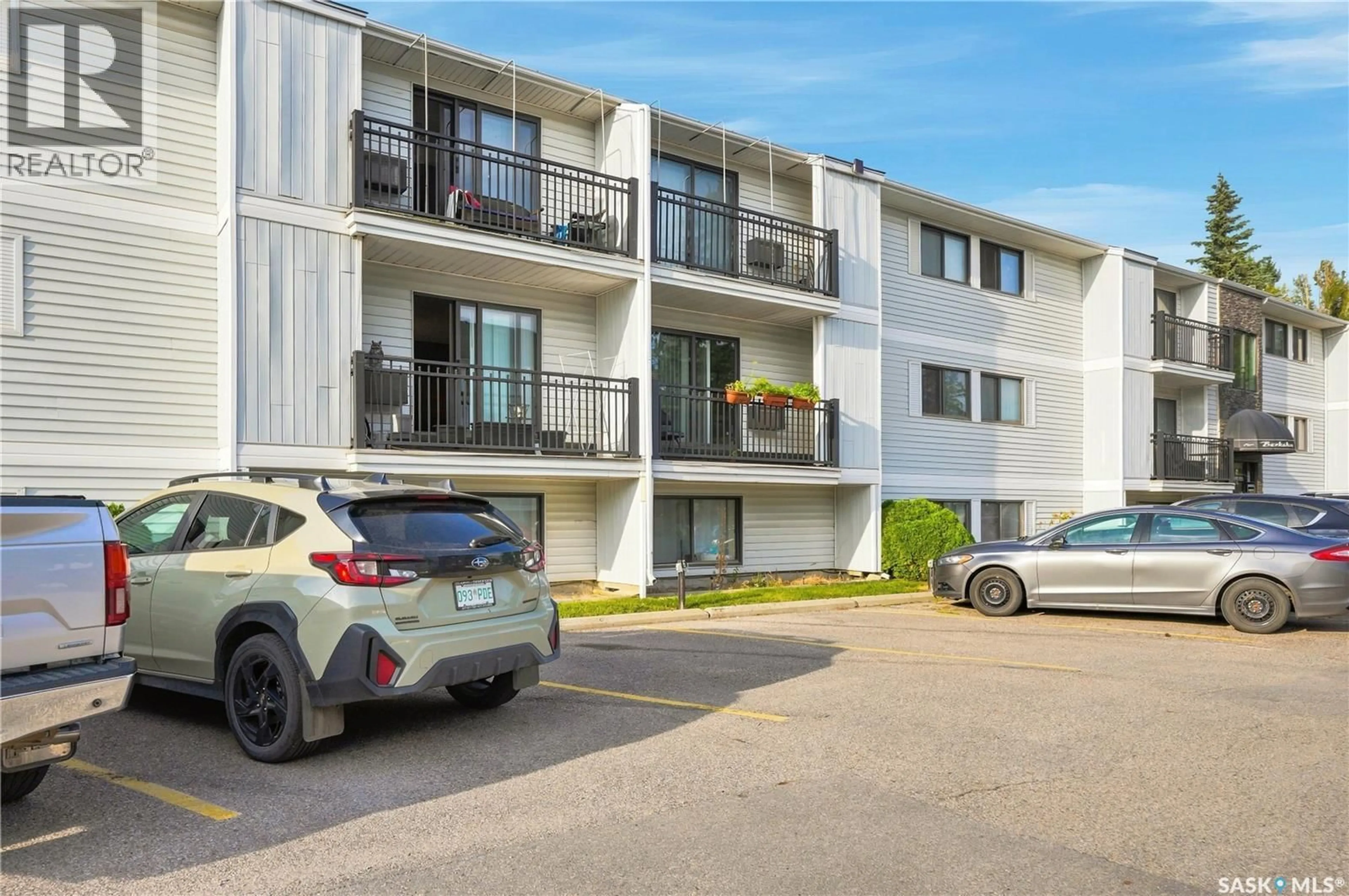 A pic from outside/outdoor area/front of a property/back of a property/a pic from drone, street for 303 258 PINEHOUSE PLACE, Saskatoon Saskatchewan S7K4X1