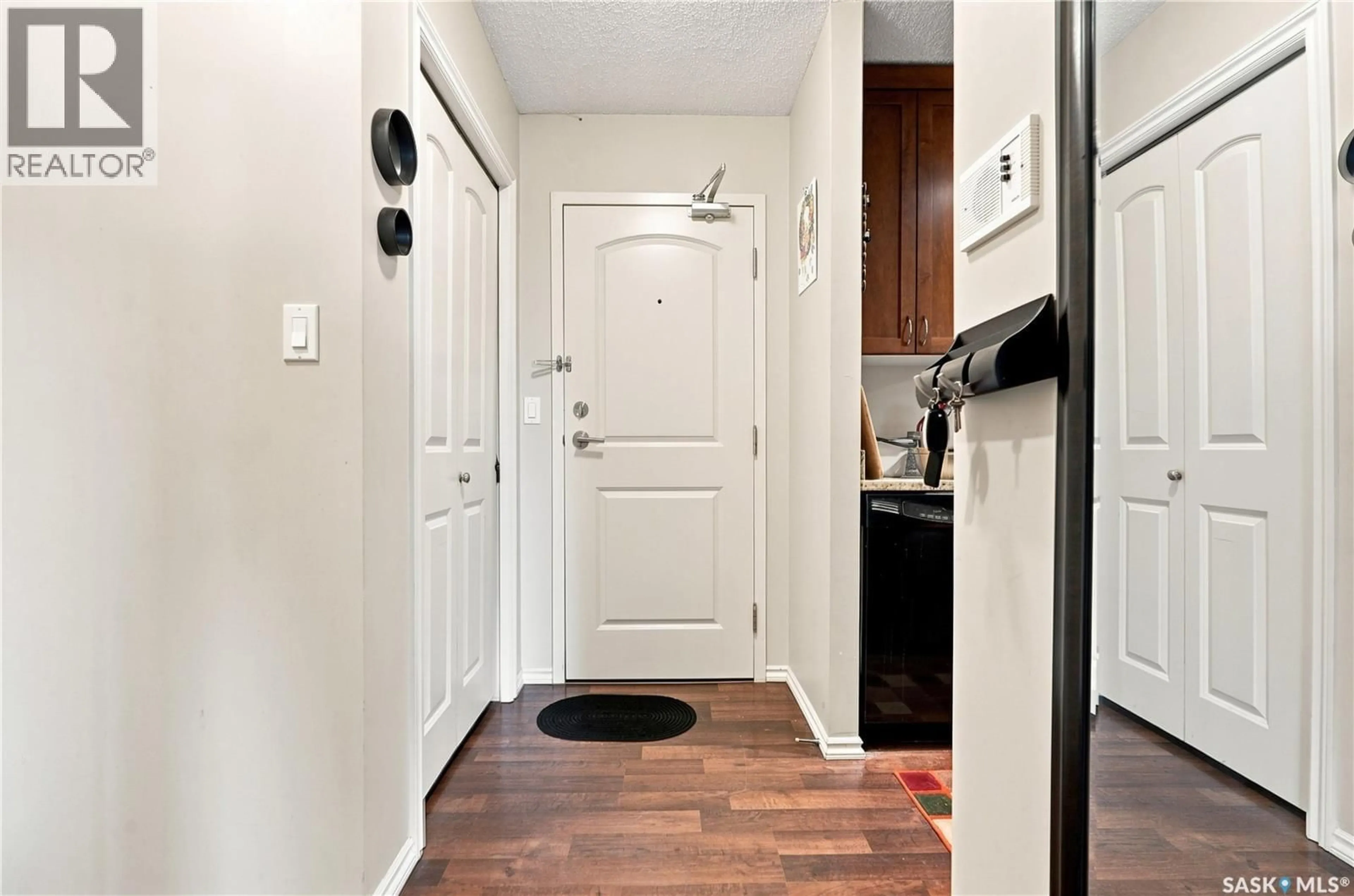 Indoor entryway for 303 258 PINEHOUSE PLACE, Saskatoon Saskatchewan S7K4X1