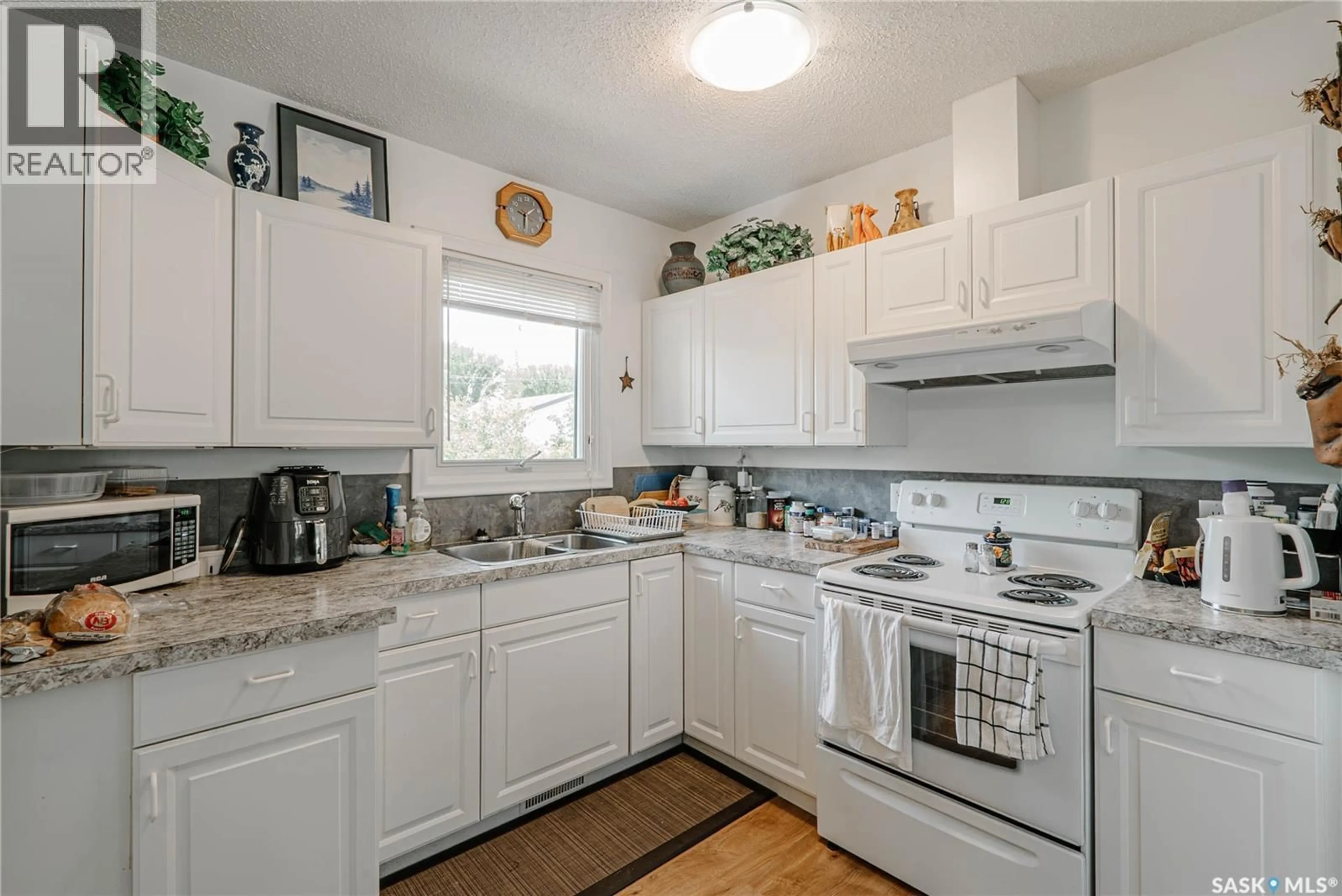 Standard kitchen, ceramic/tile floor for 127 107TH STREET, Saskatoon Saskatchewan S7N1P2