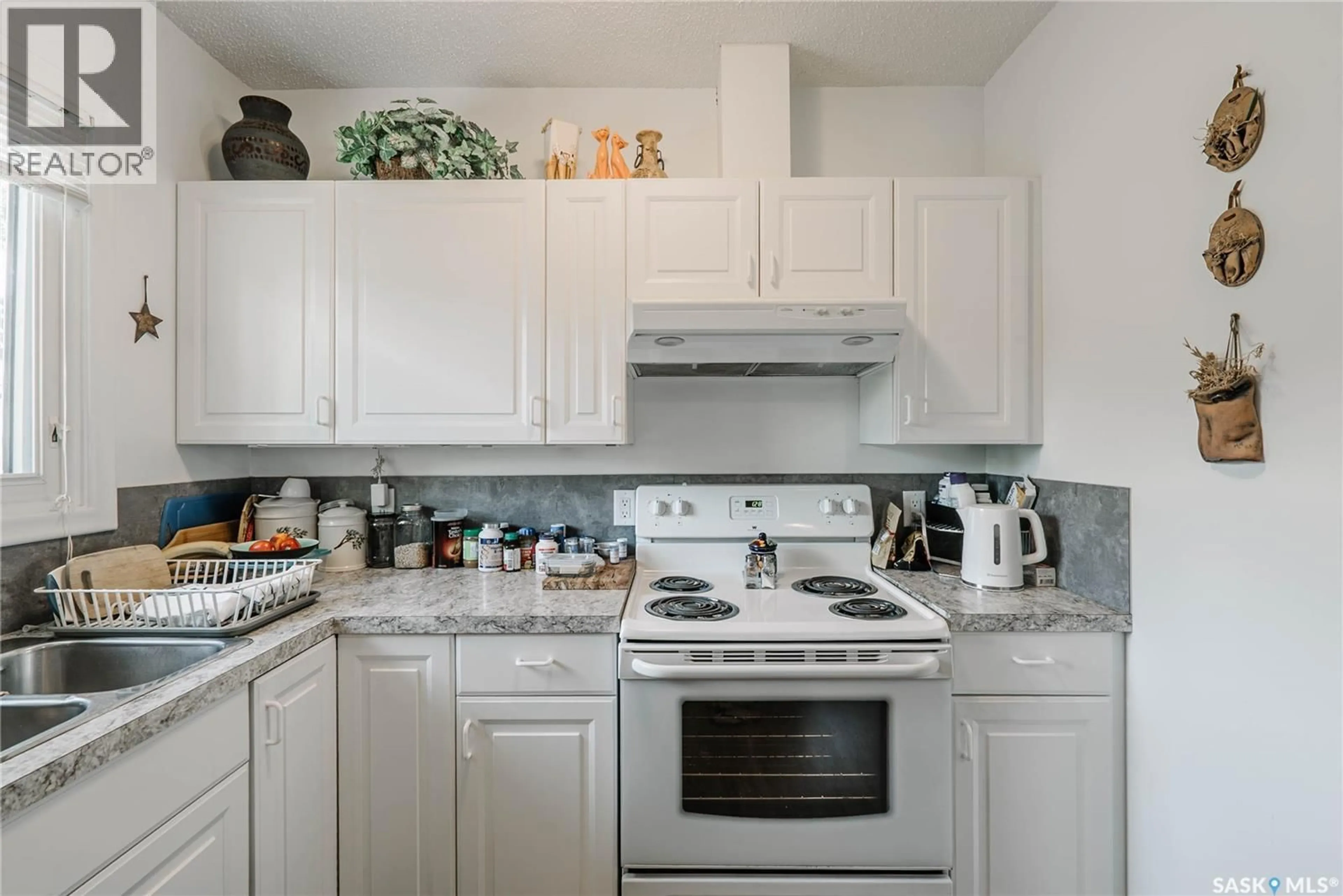 Standard kitchen, ceramic/tile floor for 127 107TH STREET, Saskatoon Saskatchewan S7N1P2
