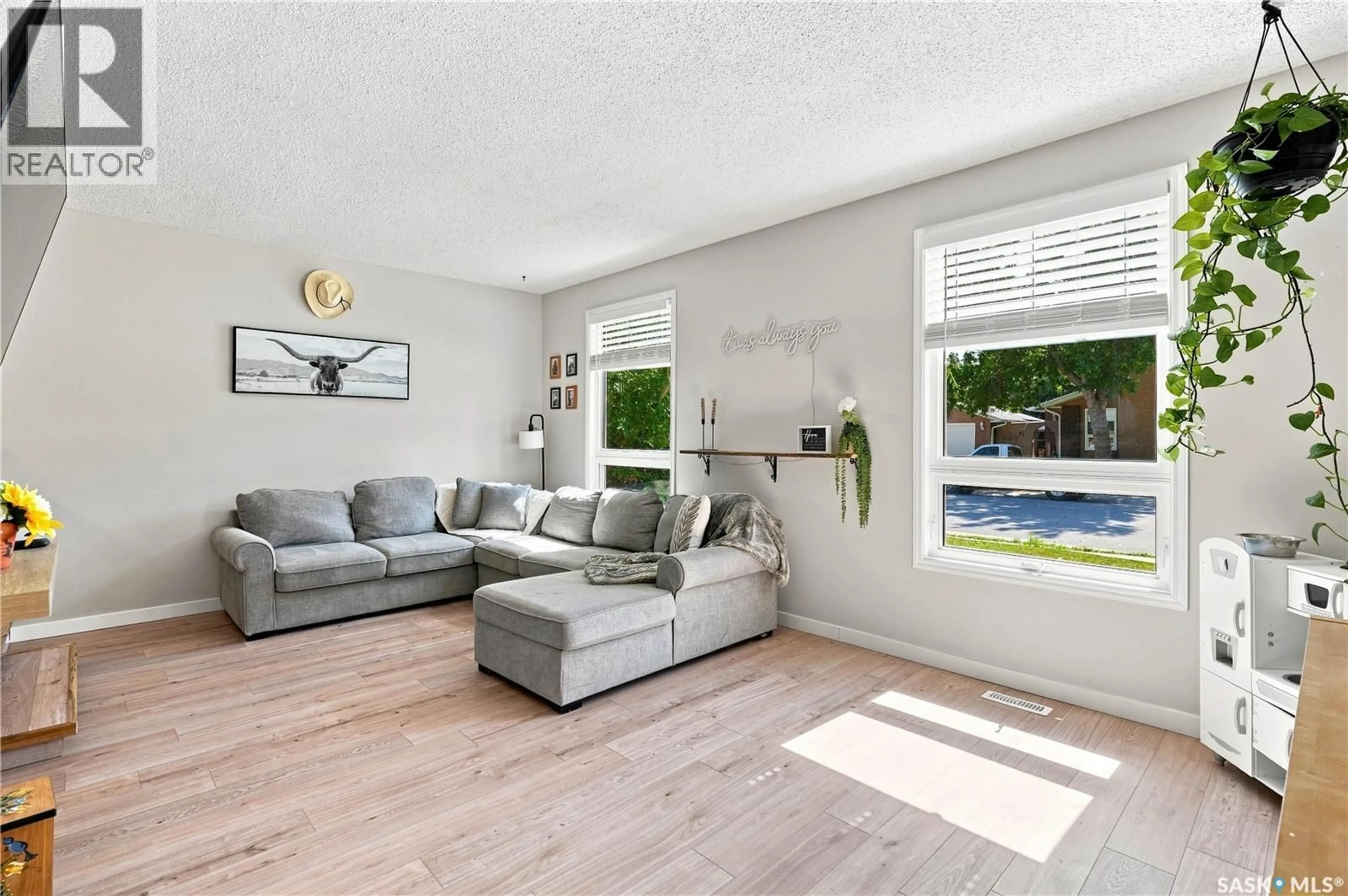 Living room with furniture, unknown for 94 DALE CRESCENT, Regina Saskatchewan S4N5J7