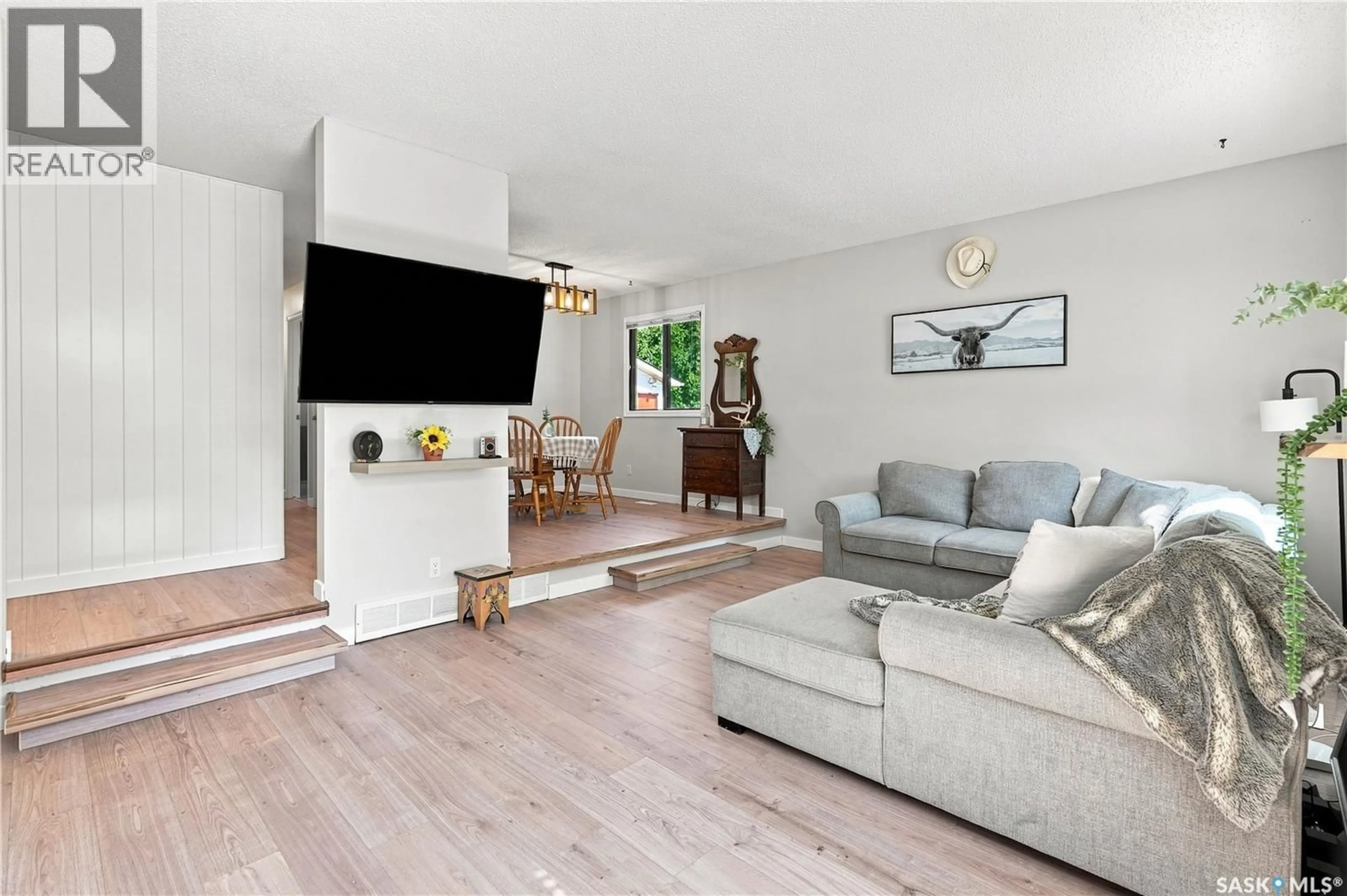Living room with furniture, wood/laminate floor for 94 DALE CRESCENT, Regina Saskatchewan S4N5J7