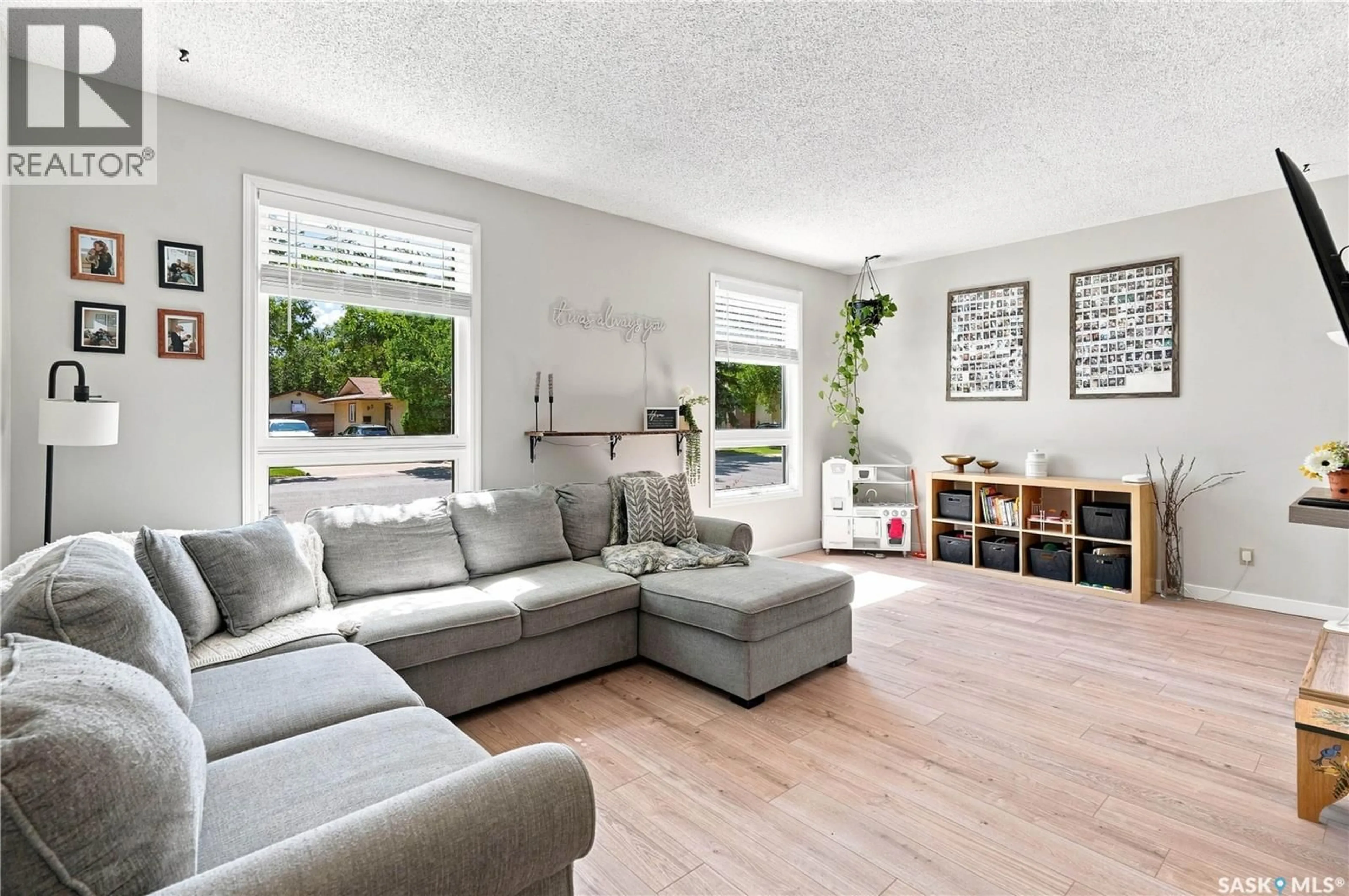 Living room with furniture, unknown for 94 DALE CRESCENT, Regina Saskatchewan S4N5J7