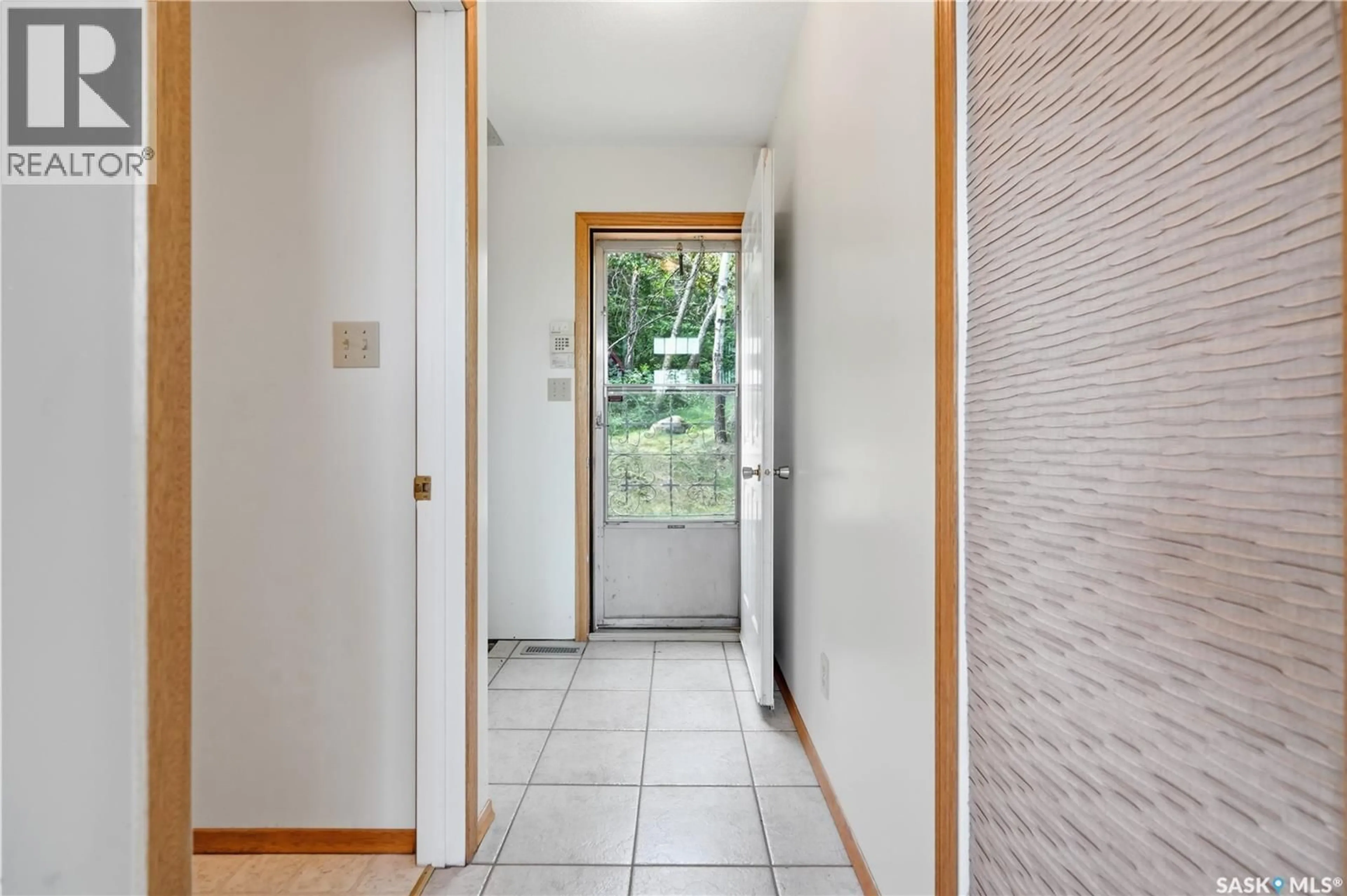 Indoor entryway for 91 WESTHILL DRIVE, Mission Lake Saskatchewan S0G1S0