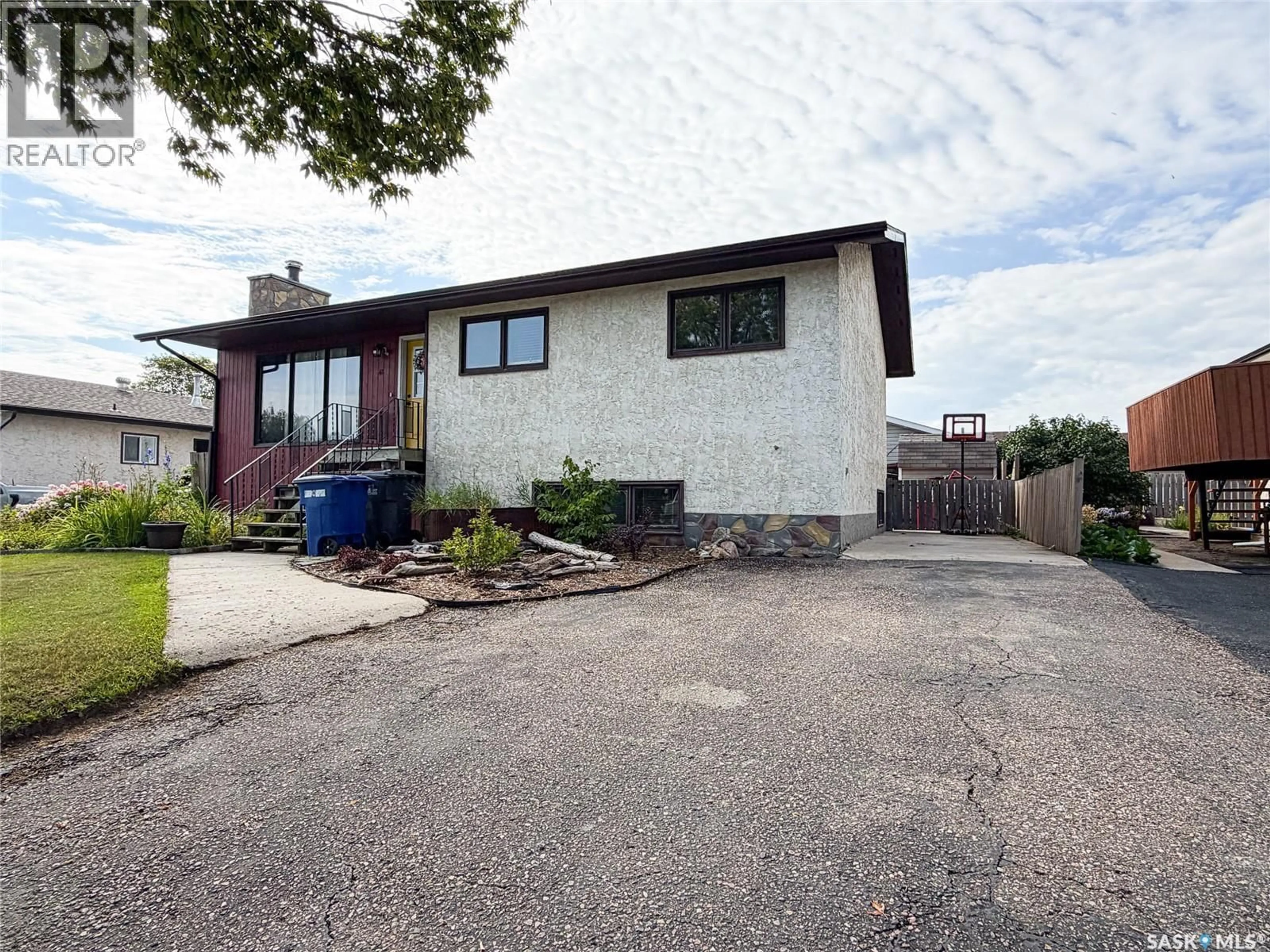 A pic from outside/outdoor area/front of a property/back of a property/a pic from drone, street for 48 DUNFIELD CRESCENT, Meadow Lake Saskatchewan S9X1C4