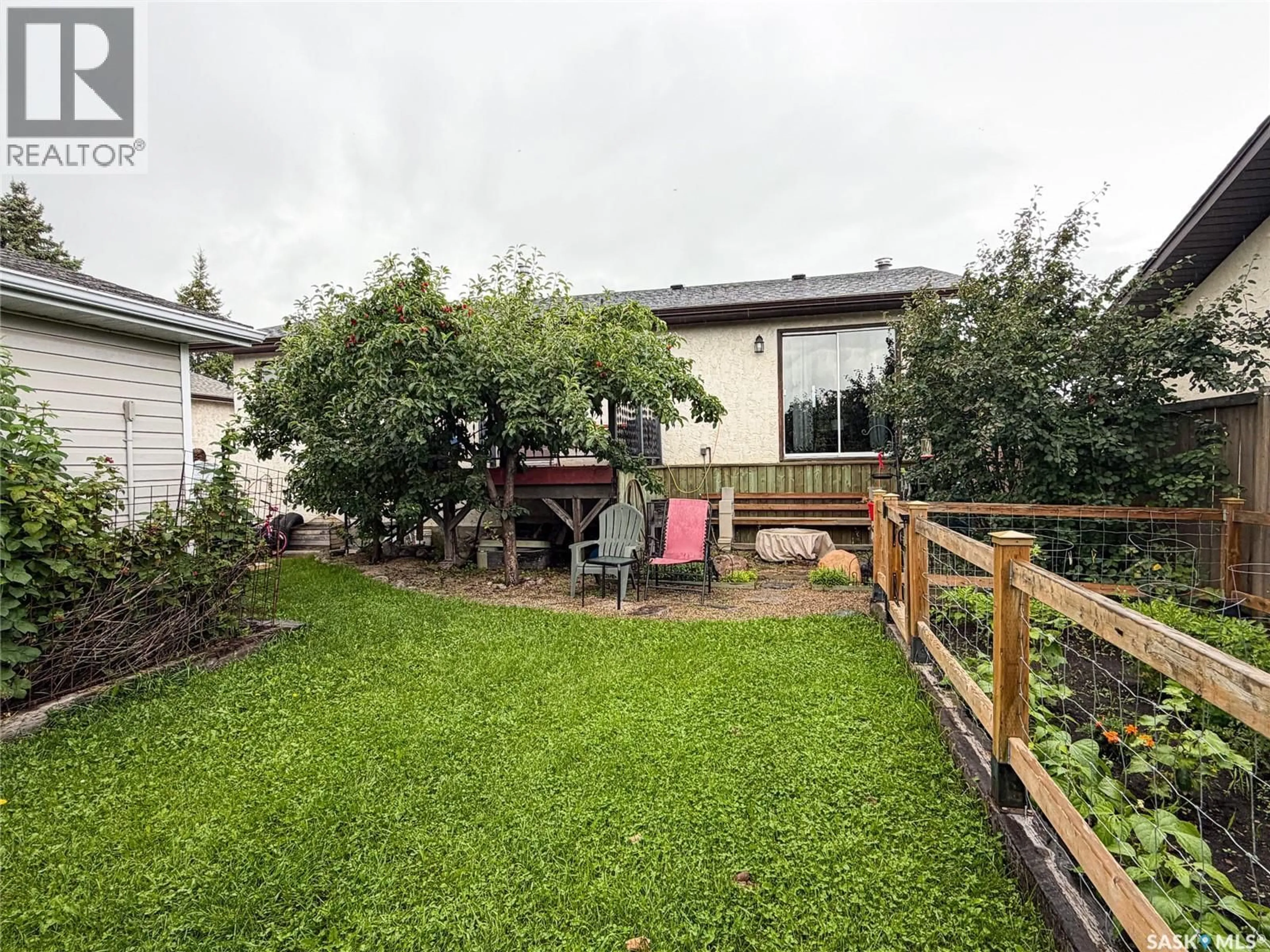 A pic from outside/outdoor area/front of a property/back of a property/a pic from drone, unknown for 48 DUNFIELD CRESCENT, Meadow Lake Saskatchewan S9X1C4