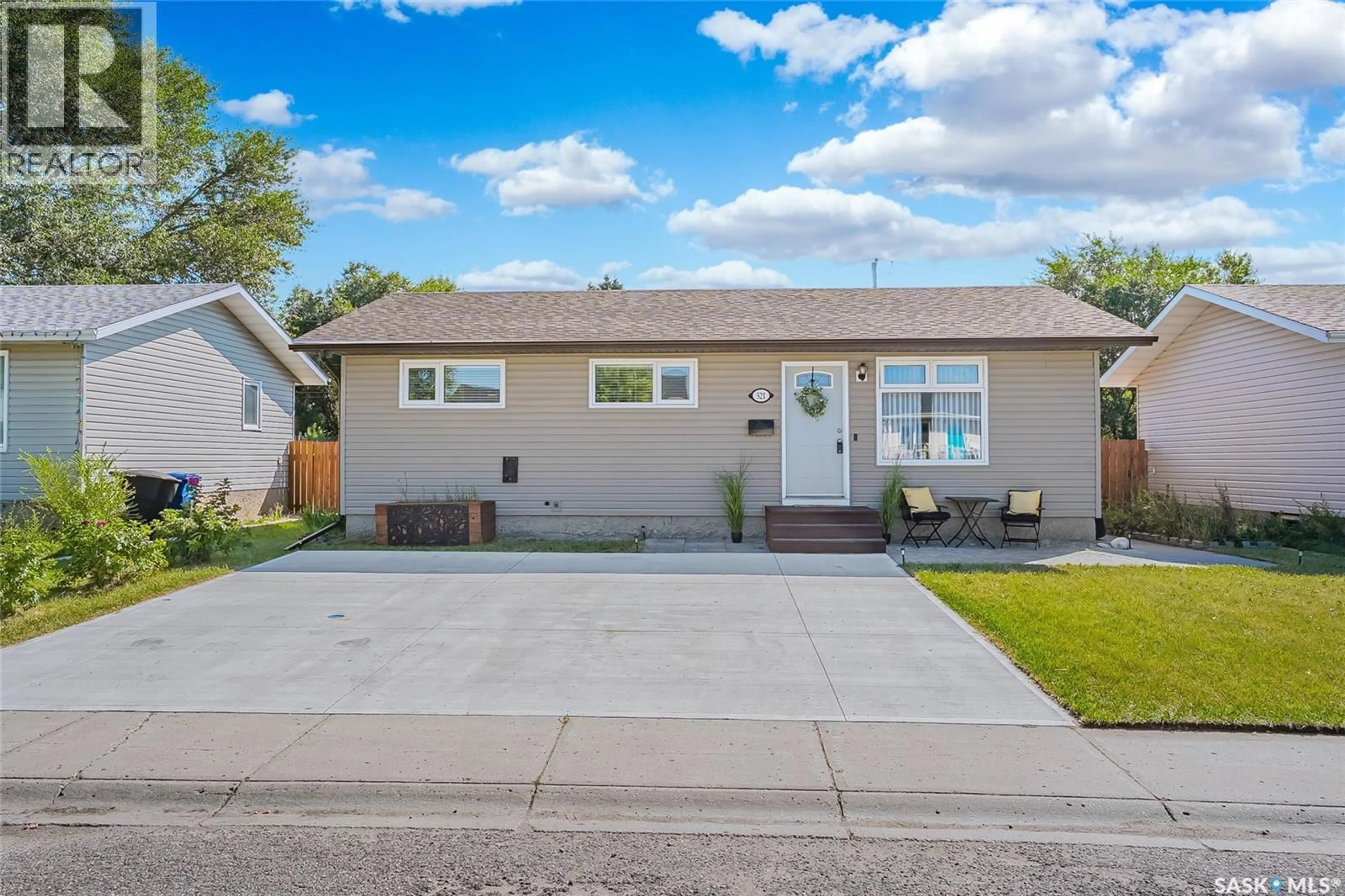 Home with vinyl exterior material, street for 521 1ST AVENUE, Martensville Saskatchewan S0K2T0