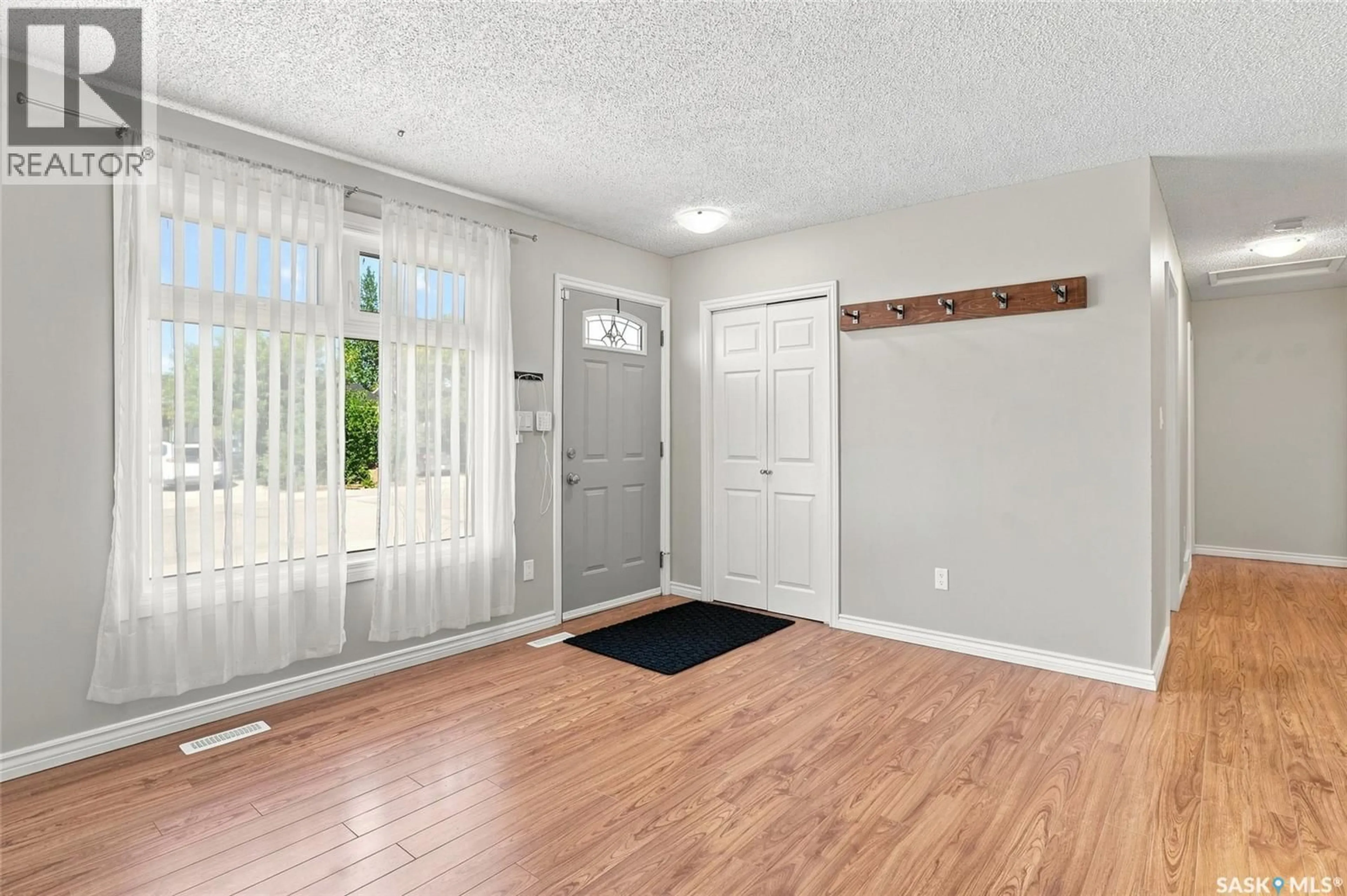 Indoor entryway for 521 1ST AVENUE, Martensville Saskatchewan S0K2T0
