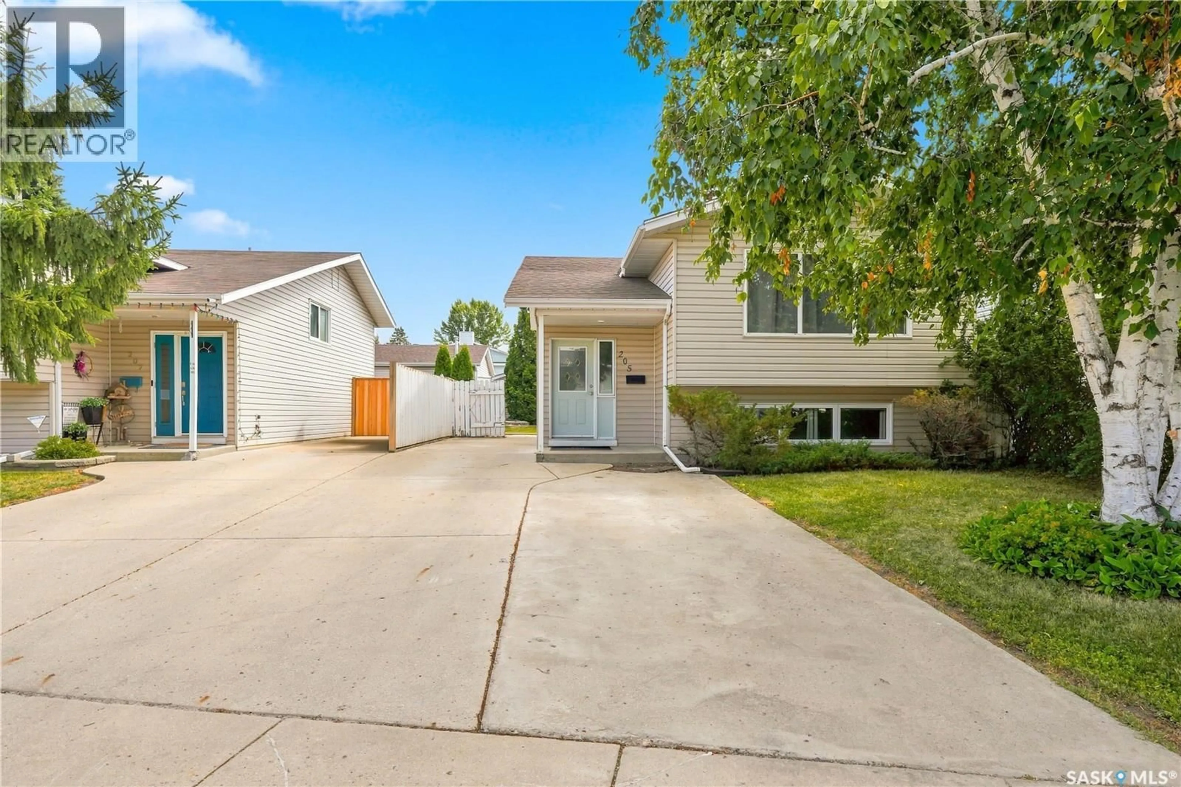 Home with vinyl exterior material, street for 205 IMPERIAL STREET, Saskatoon Saskatchewan S7H1Z9