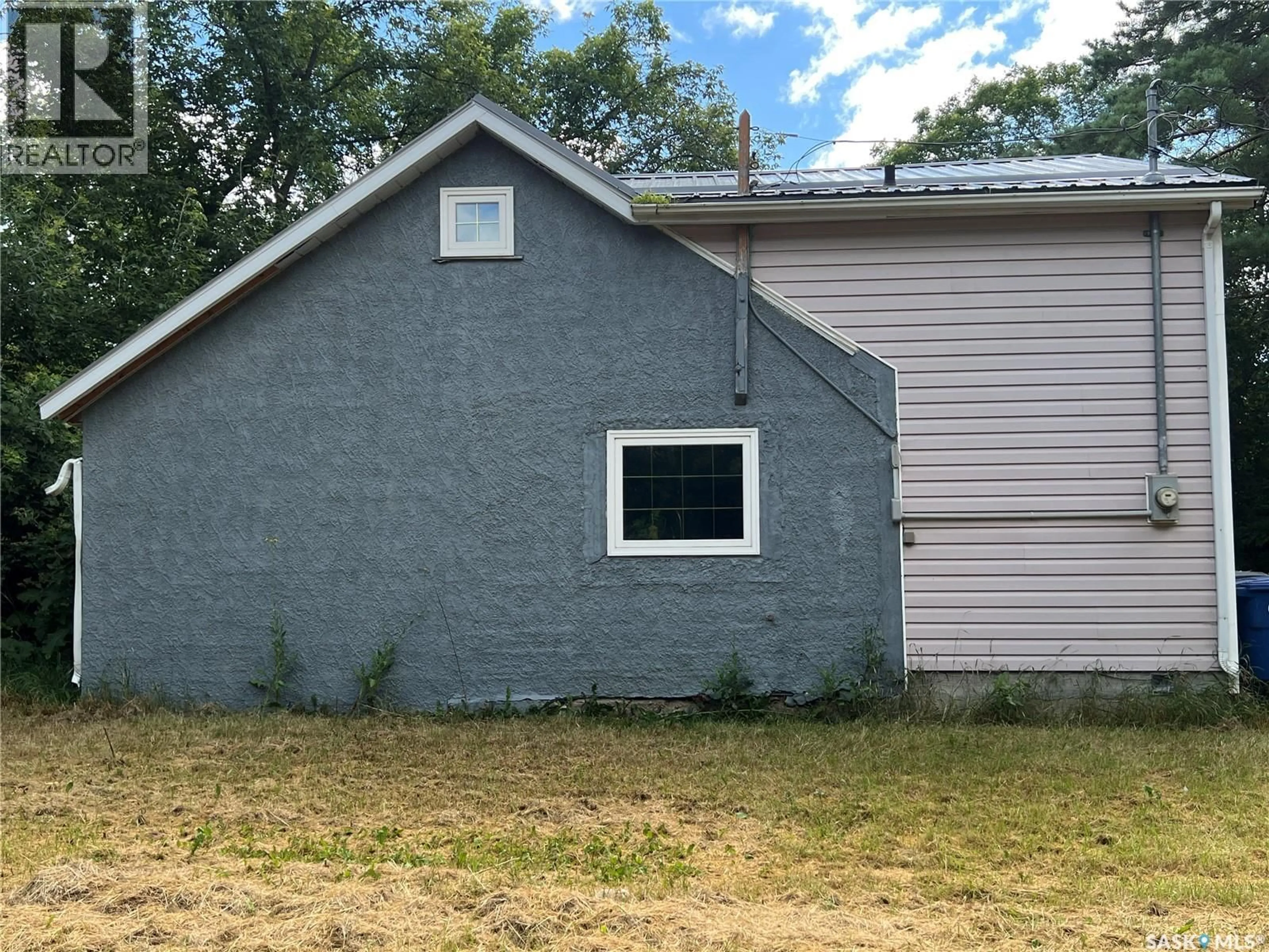 Home with vinyl exterior material, building for 506 GONCZY AVENUE, Esterhazy Saskatchewan S0A0X0
