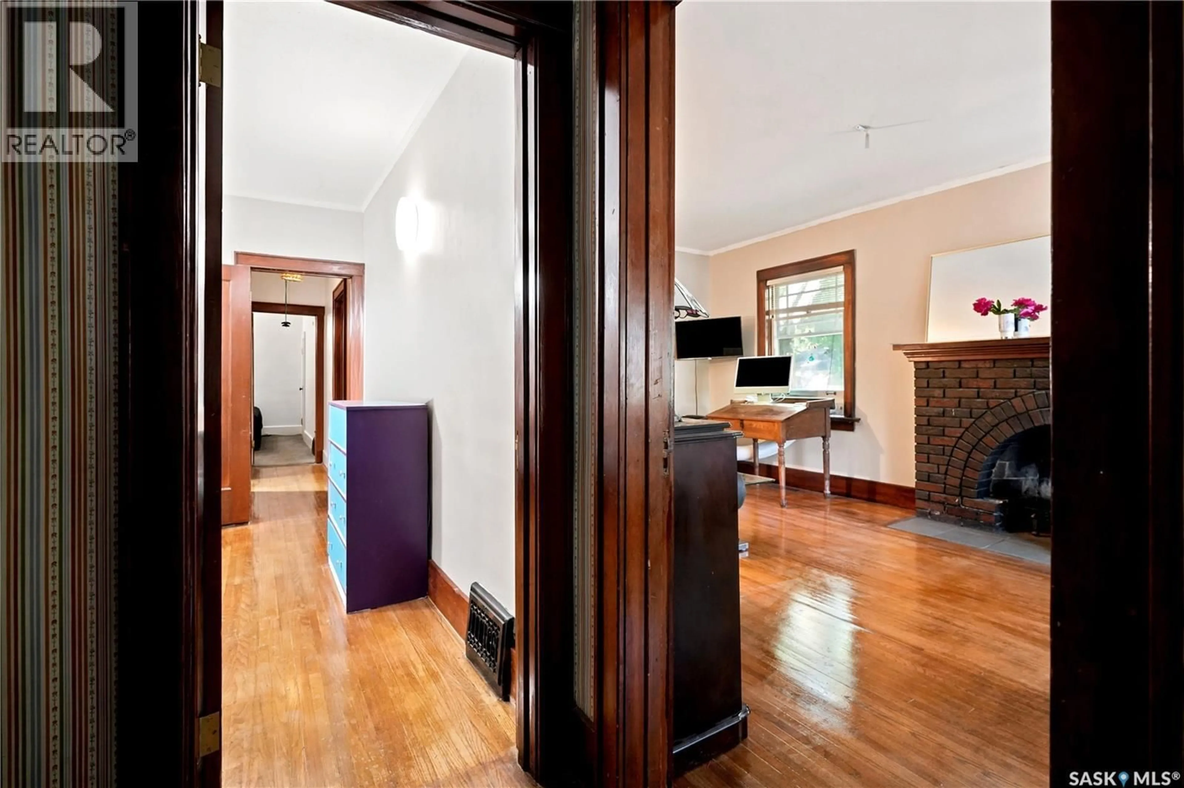 Indoor foyer for 3300 VICTORIA AVENUE, Regina Saskatchewan S4T1L6