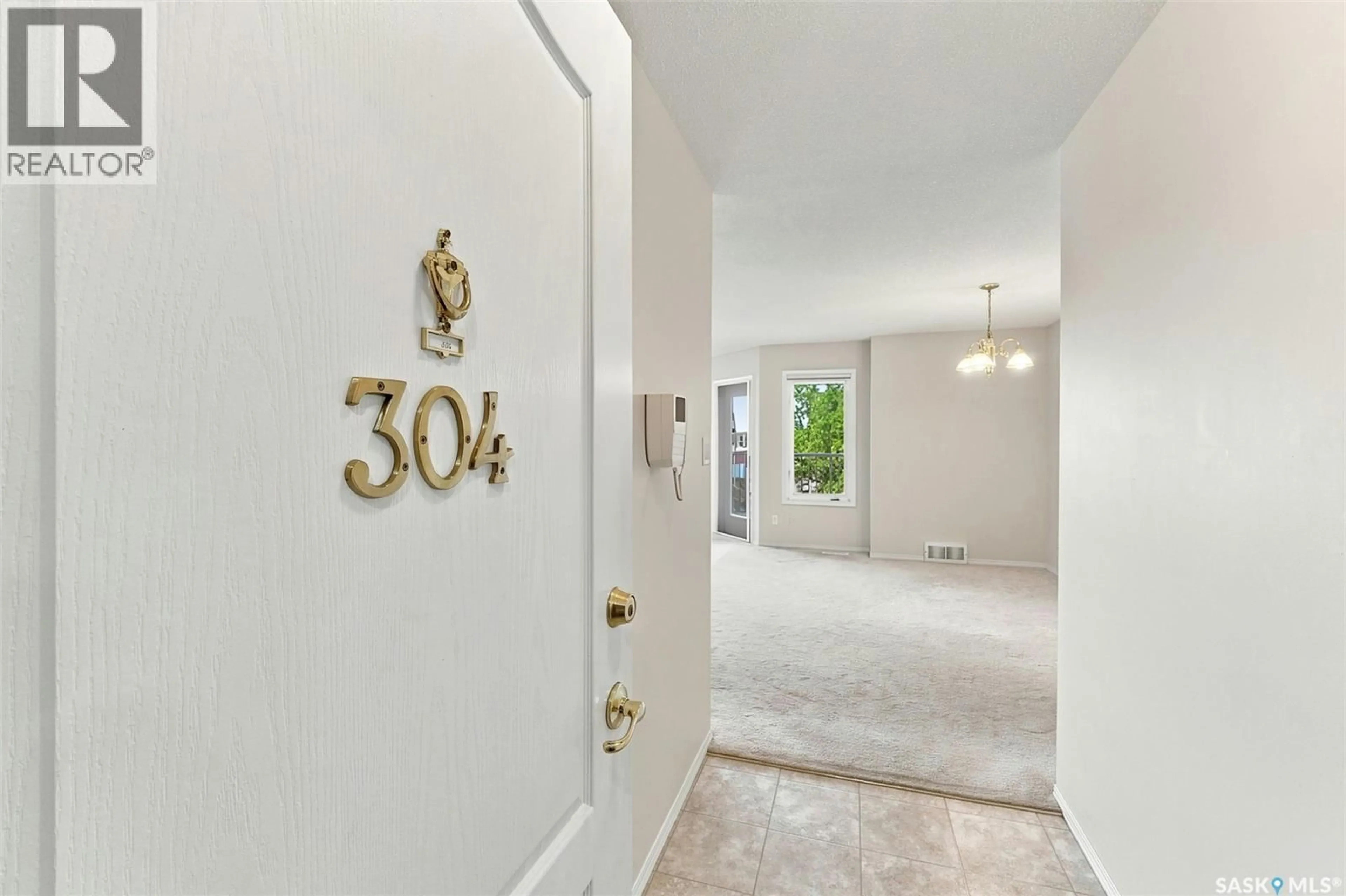 Indoor entryway for 6 - 304 LORNE PLACE, Regina Saskatchewan S4R8B3