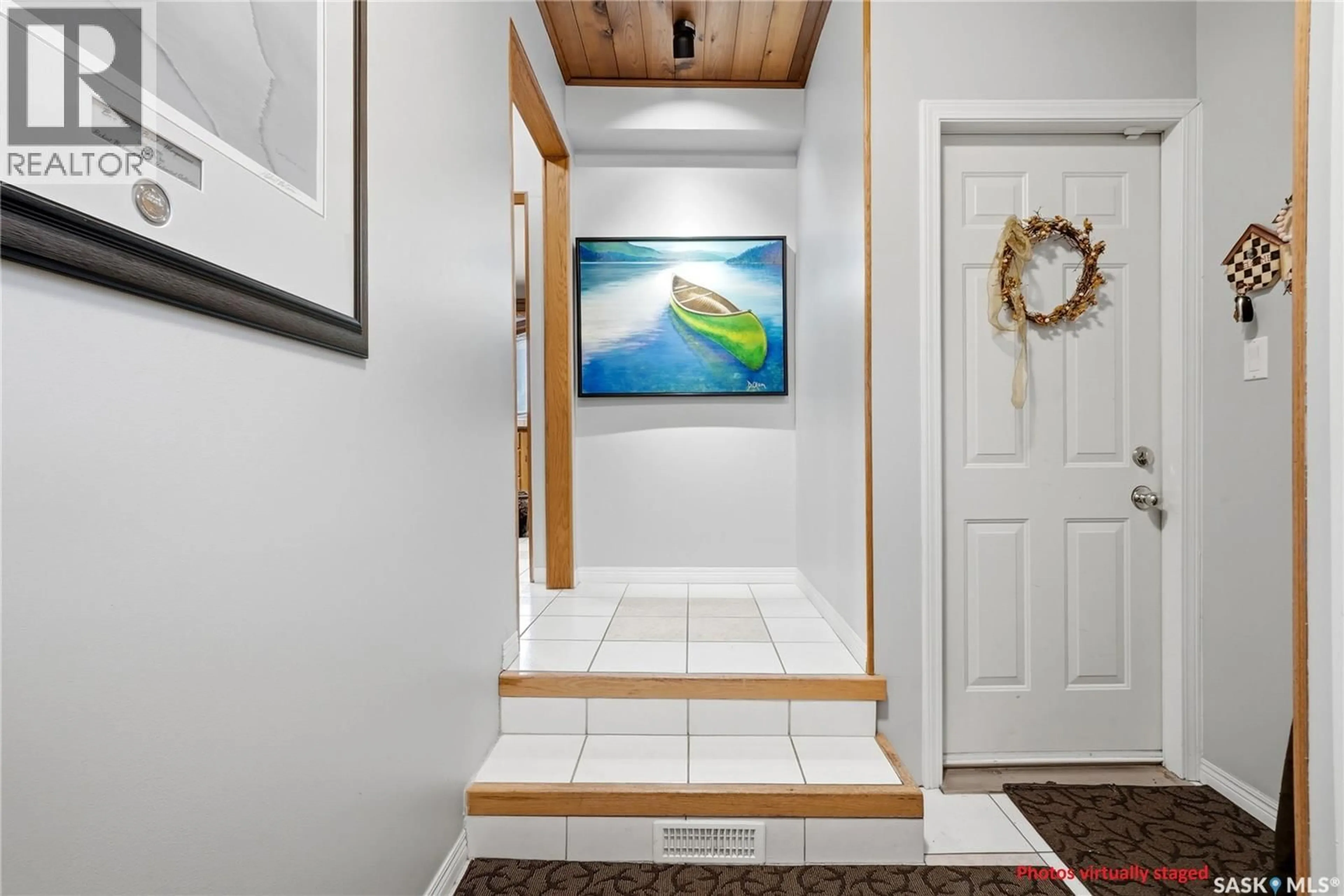 Indoor entryway for 4220 HILLSDALE STREET, Regina Saskatchewan S4S3Z2