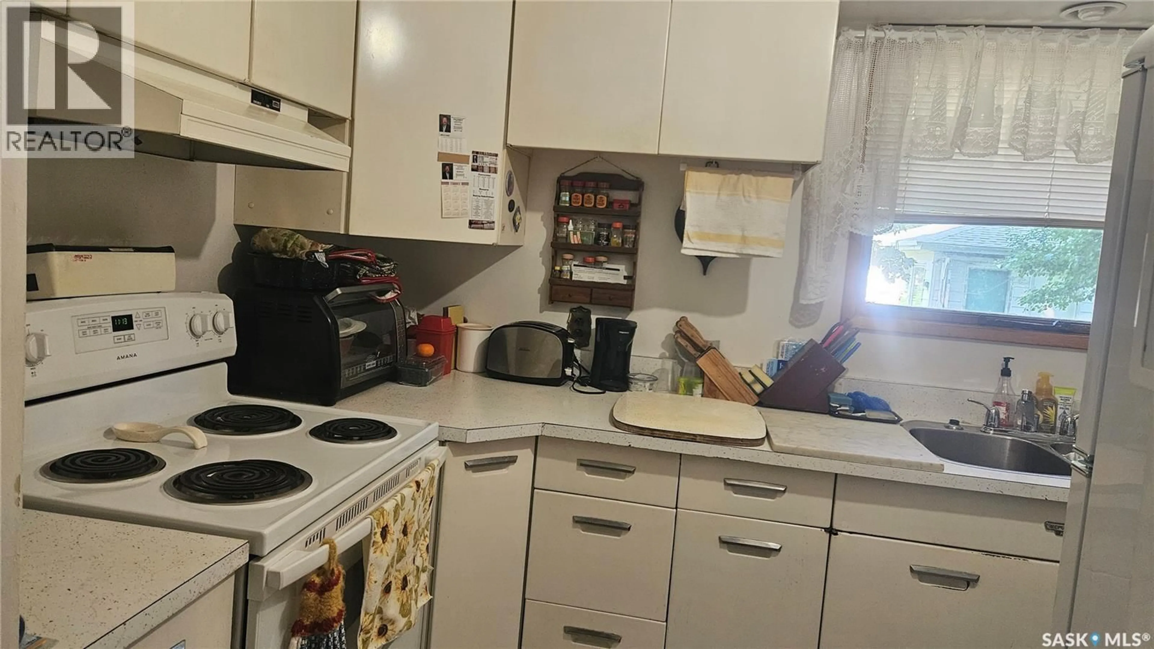 Standard kitchen, unknown for 505 4TH AVENUE, Cudworth Saskatchewan S0K1B0