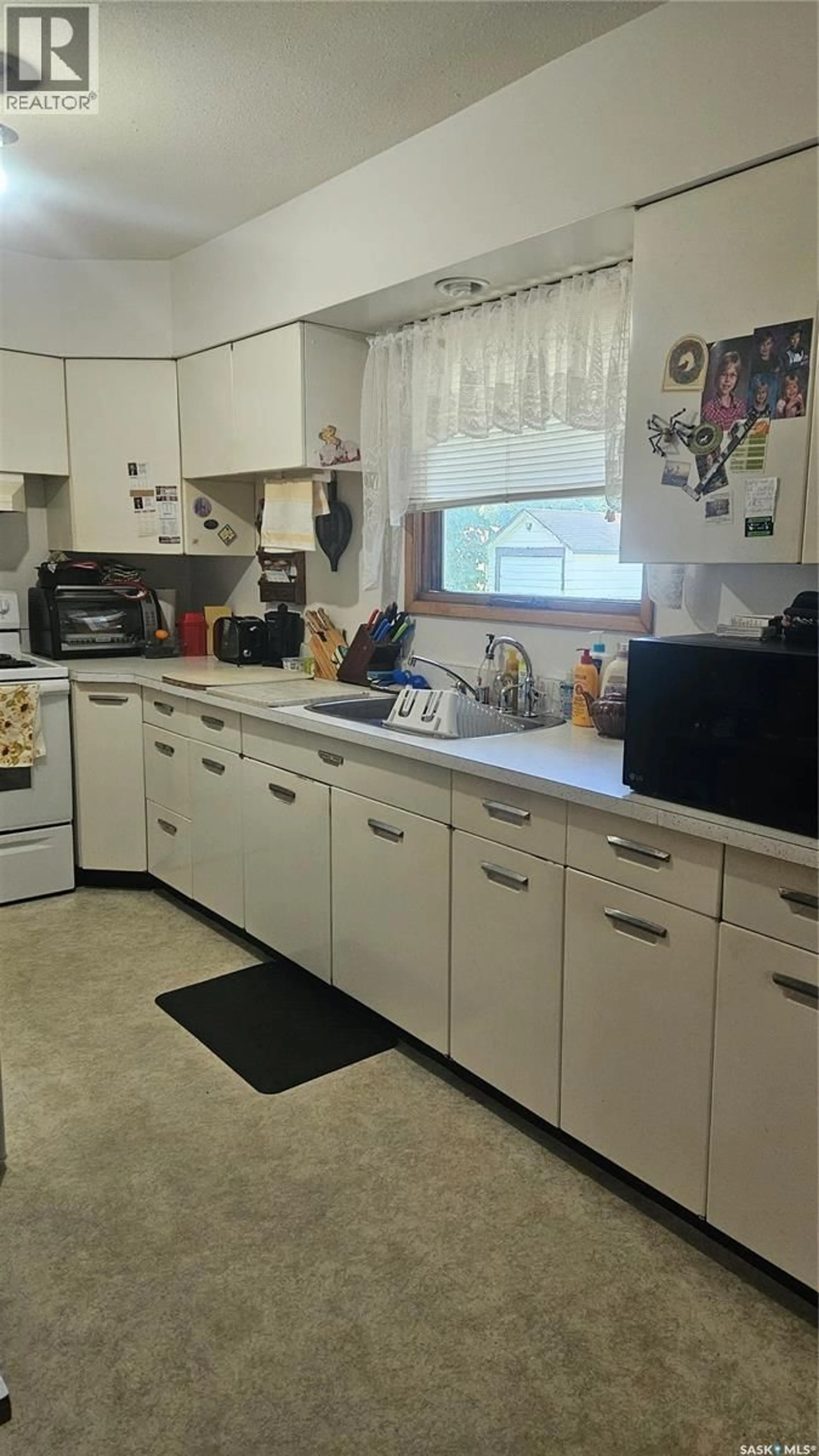 Standard kitchen, unknown for 505 4TH AVENUE, Cudworth Saskatchewan S0K1B0