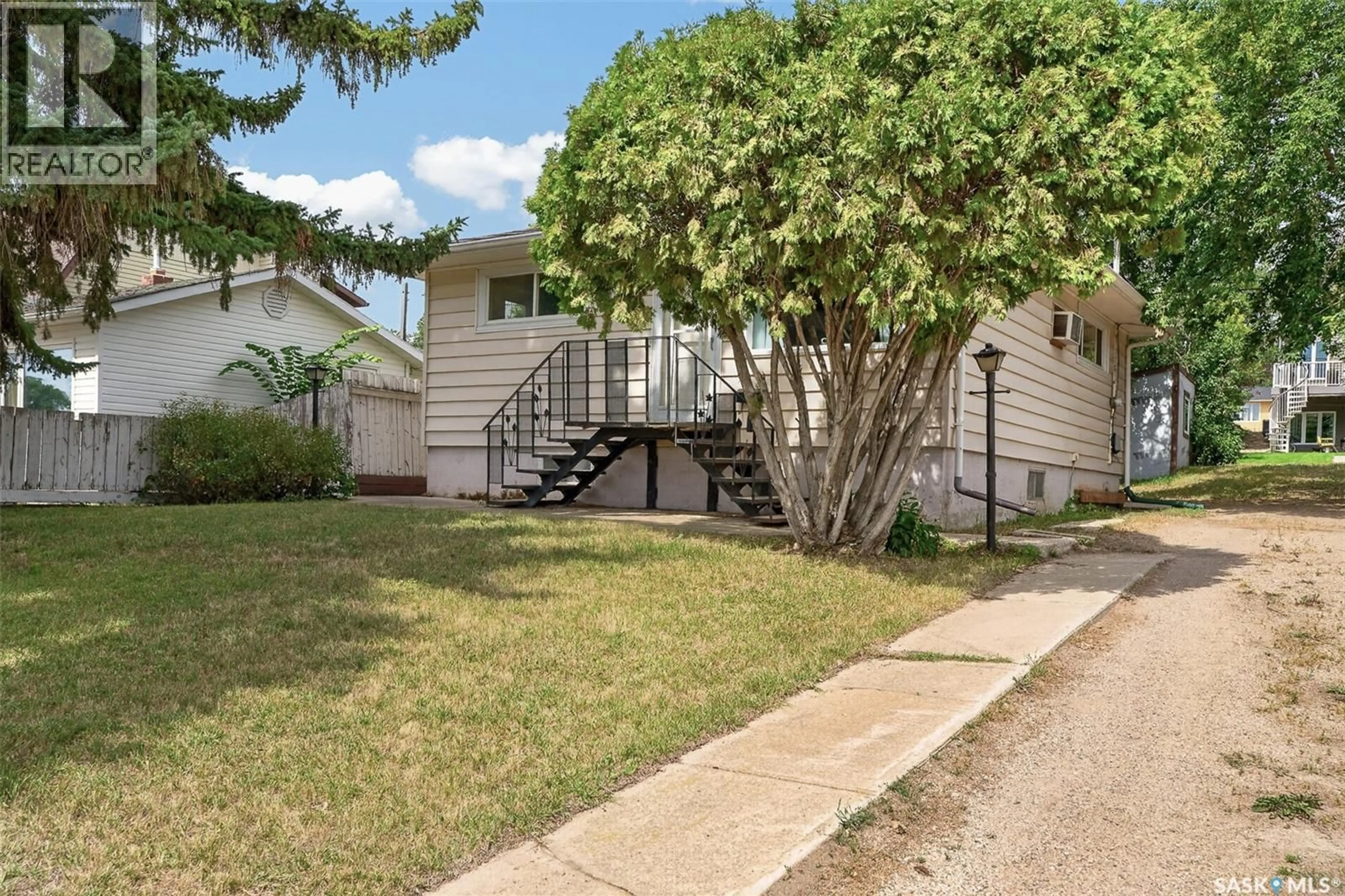 Home with vinyl exterior material, street for 1054 STADACONA STREET, Moose Jaw Saskatchewan S6H2B2