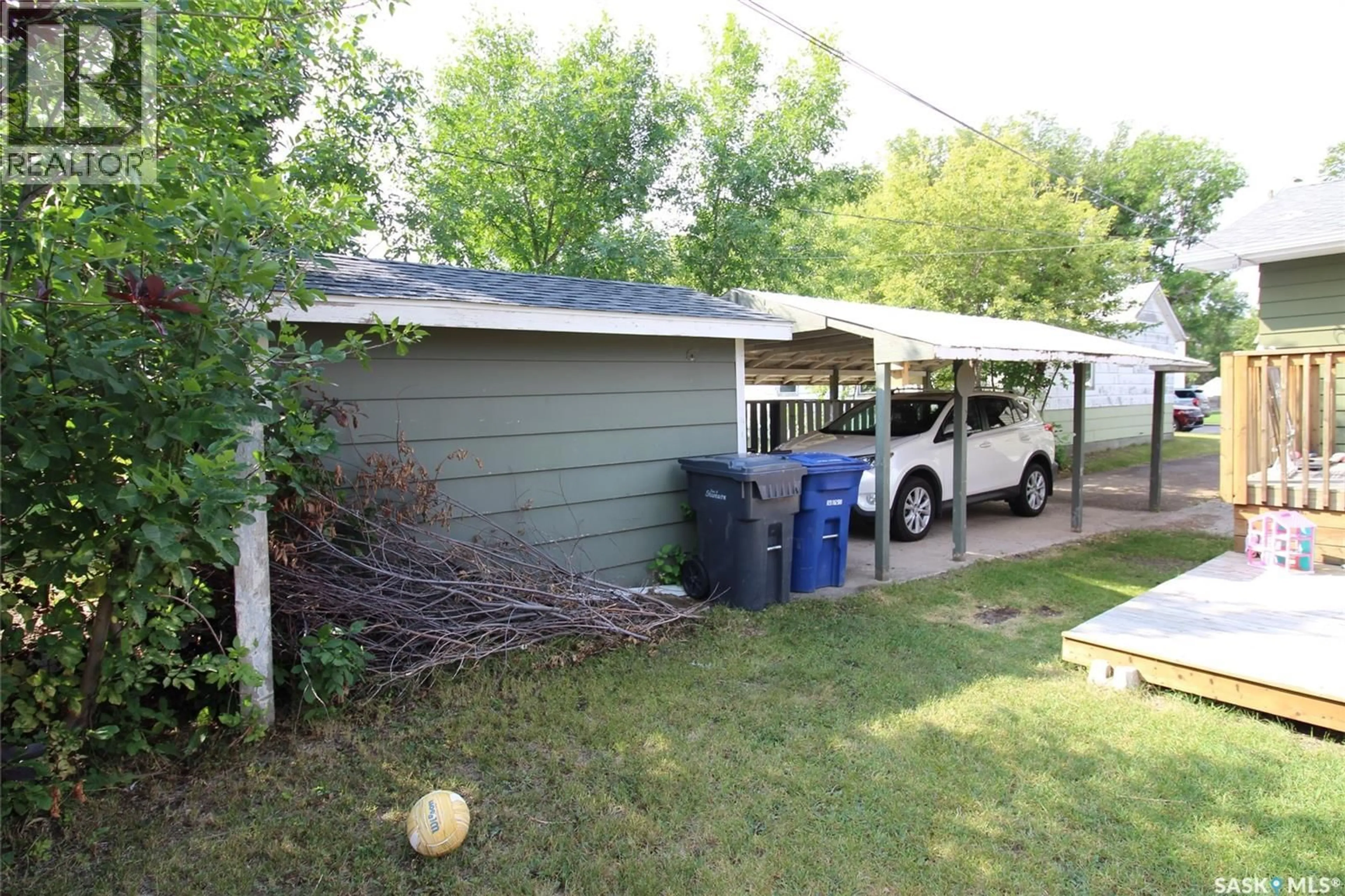 Shed for 656 4TH STREET, Shaunavon Saskatchewan S0N2M0