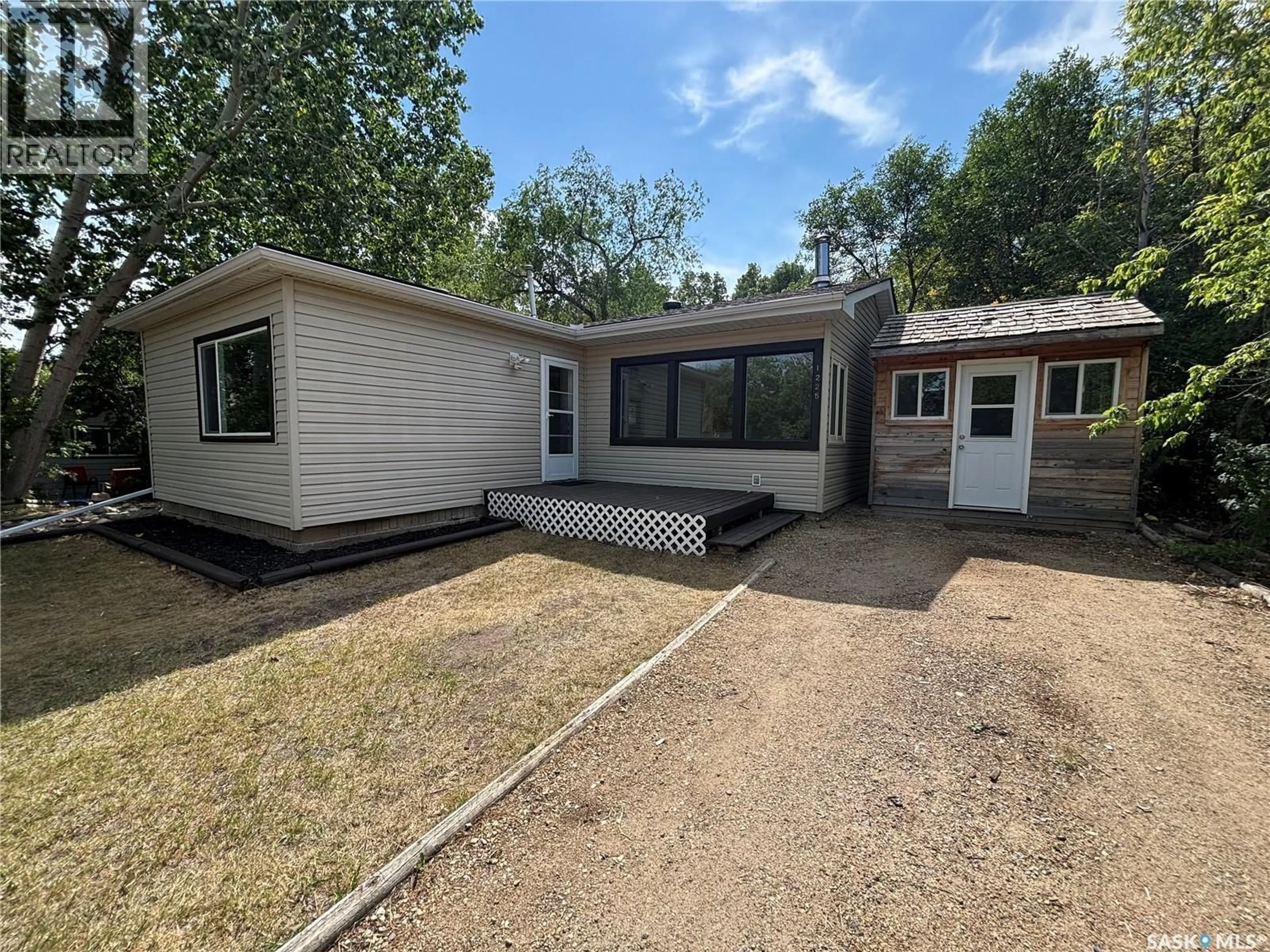A pic from outside/outdoor area/front of a property/back of a property/a pic from drone, unknown for 1225 GRAND AVENUE, Buena Vista Saskatchewan S2V1A4