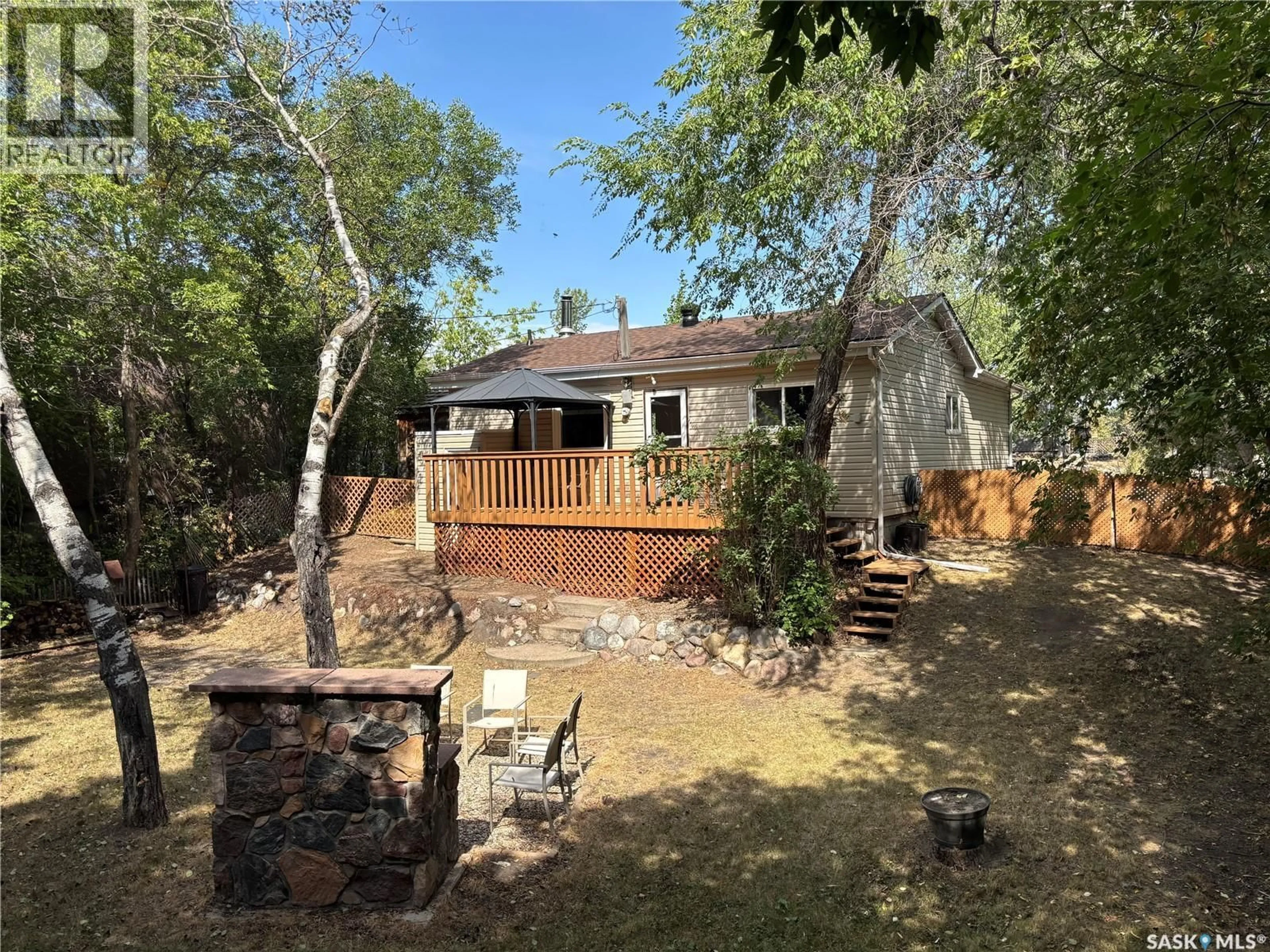 A pic from outside/outdoor area/front of a property/back of a property/a pic from drone, unknown for 1225 GRAND AVENUE, Buena Vista Saskatchewan S2V1A4