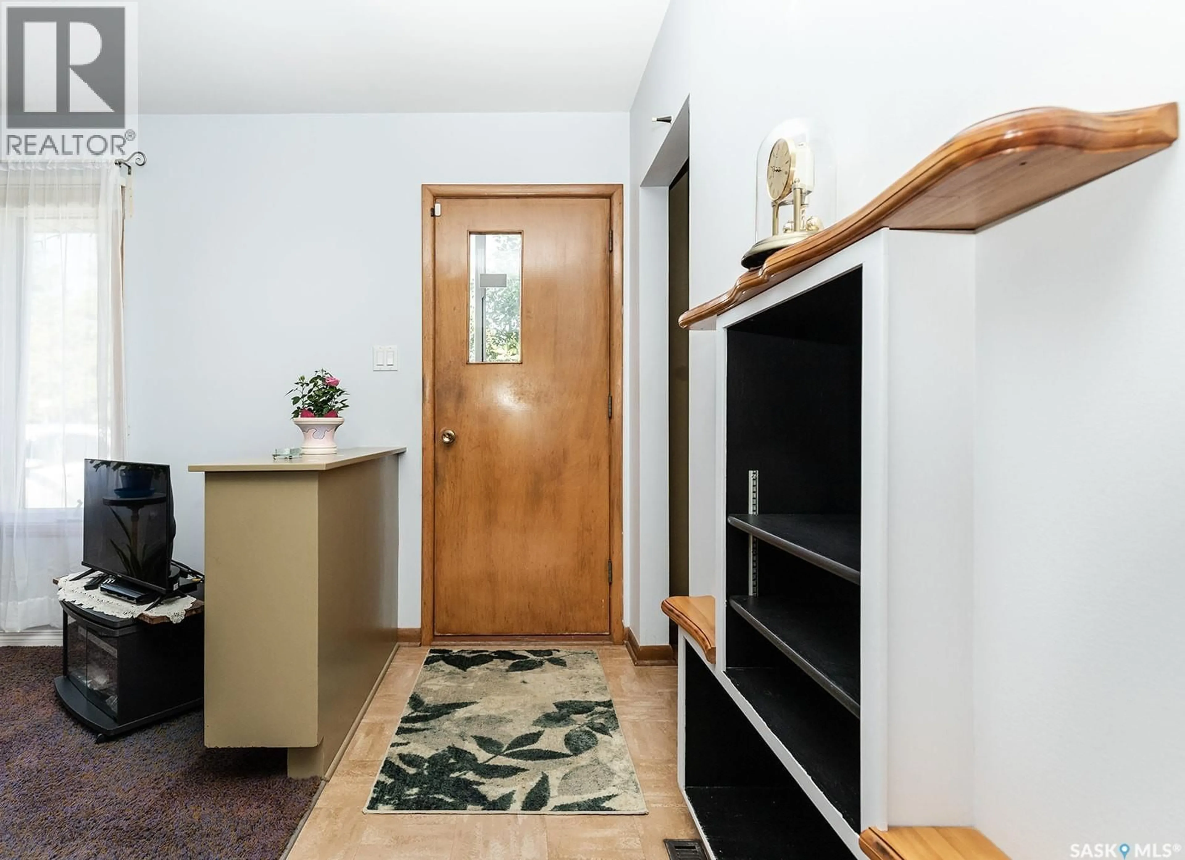 Indoor entryway for 1706 RUTH STREET, Saskatoon Saskatchewan S7J0L9