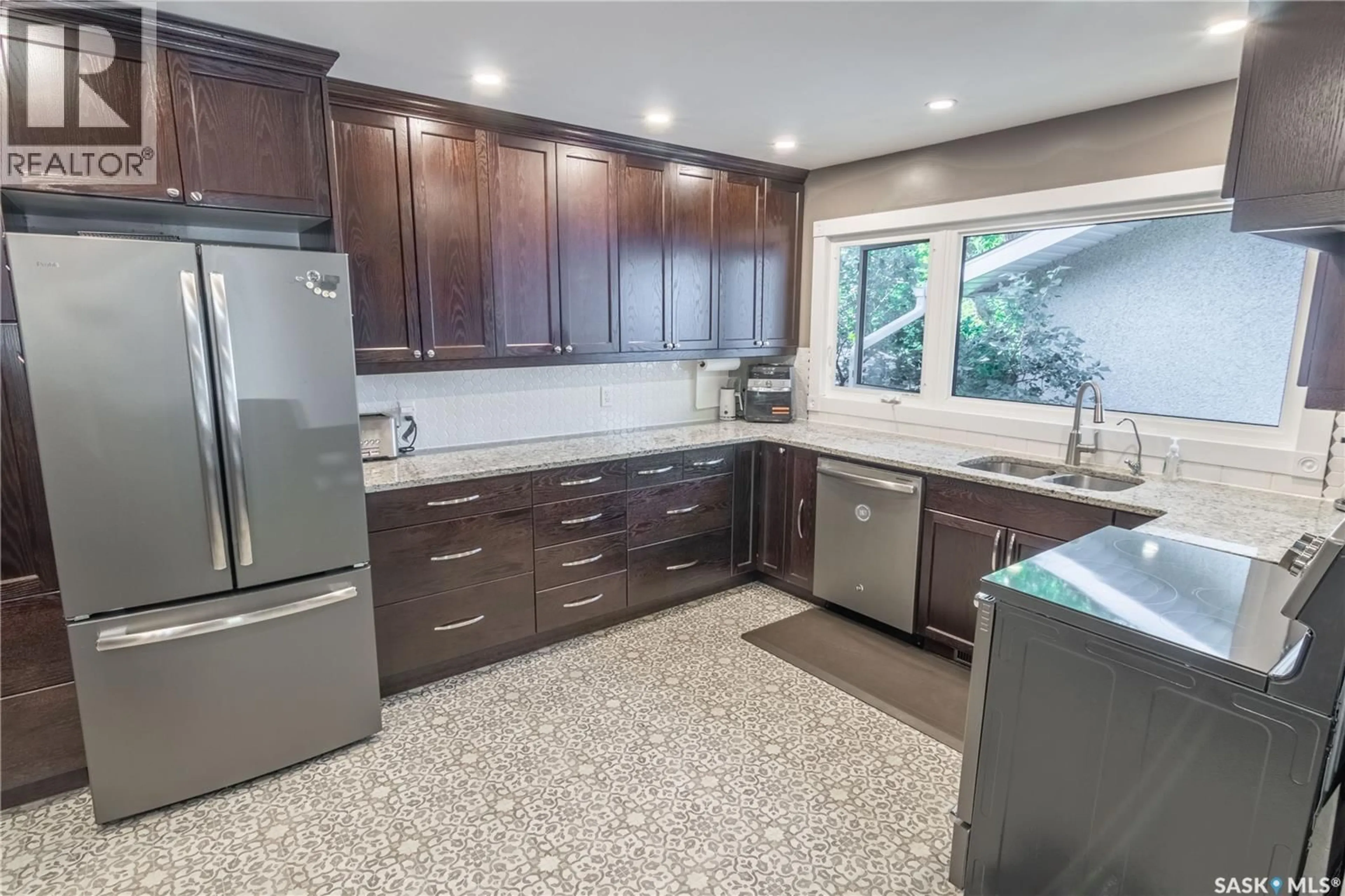 Unknown for 3708 LAKEVIEW AVENUE, Regina Saskatchewan S4S1H5