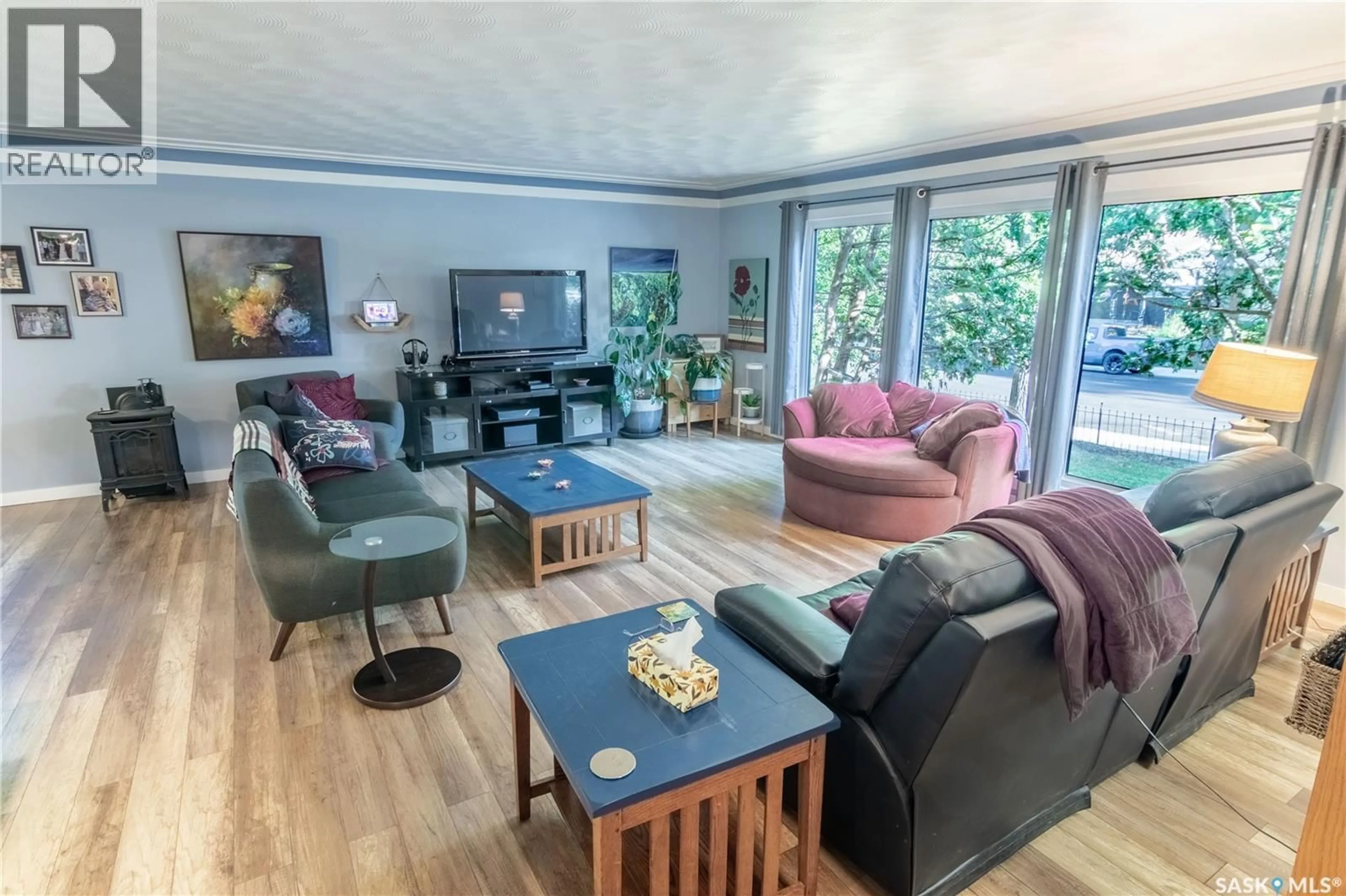 Living room with furniture, unknown for 3708 LAKEVIEW AVENUE, Regina Saskatchewan S4S1H5