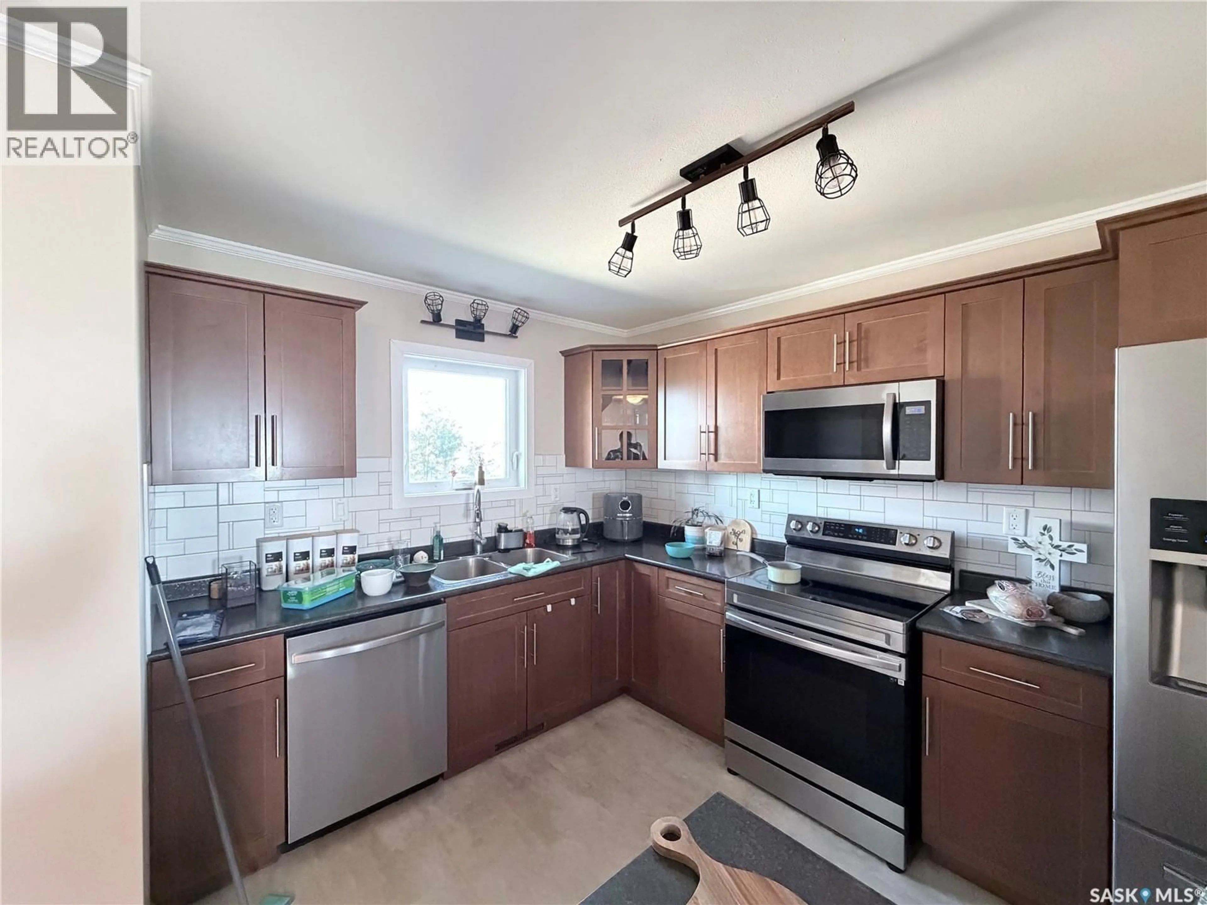 Standard kitchen, unknown for 1303 - 708 RICHARDSON ROAD, Saskatoon Saskatchewan S7R0L1