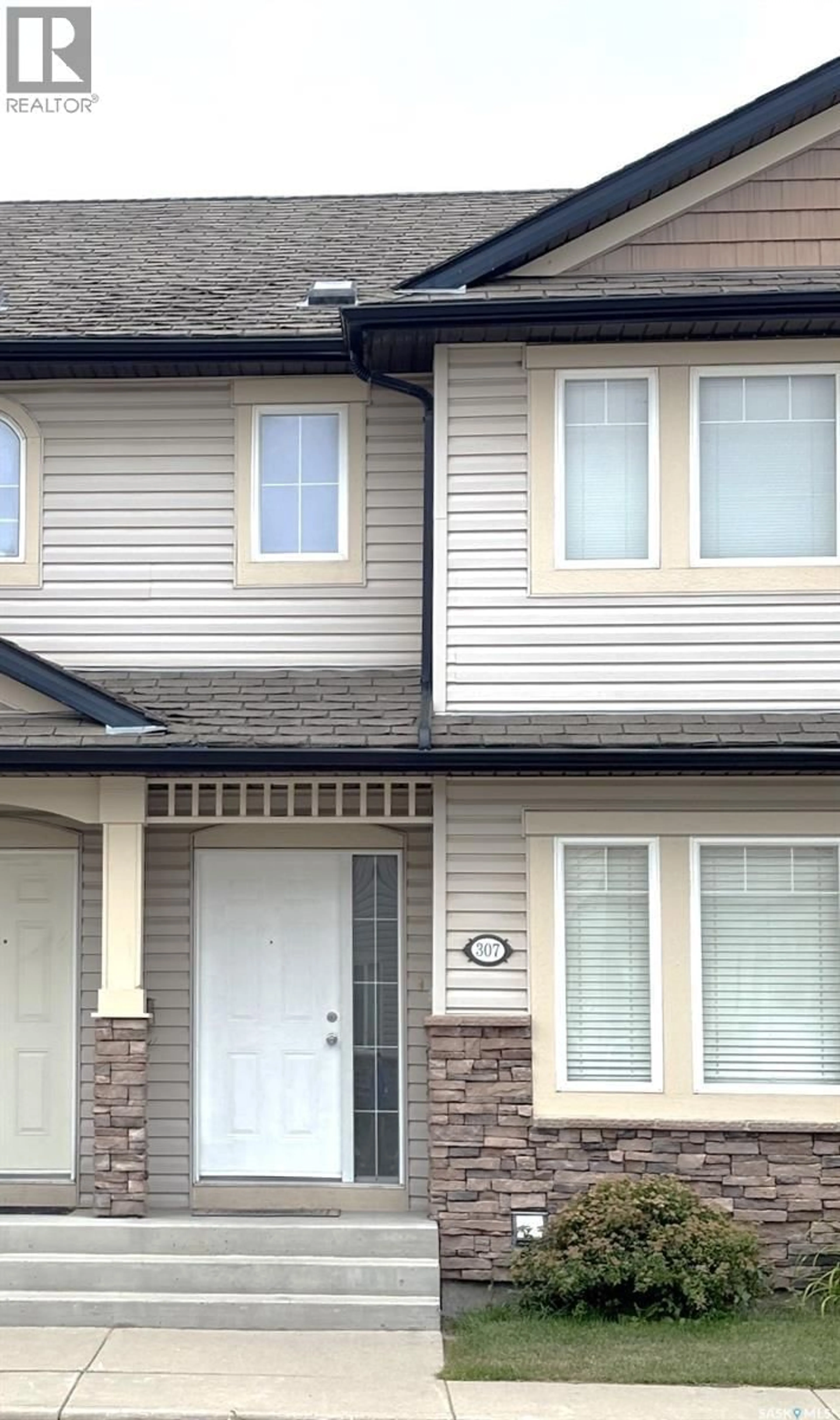 Home with vinyl exterior material, street for 415 - 307 LYND CRESCENT, Saskatoon Saskatchewan S7T0C2