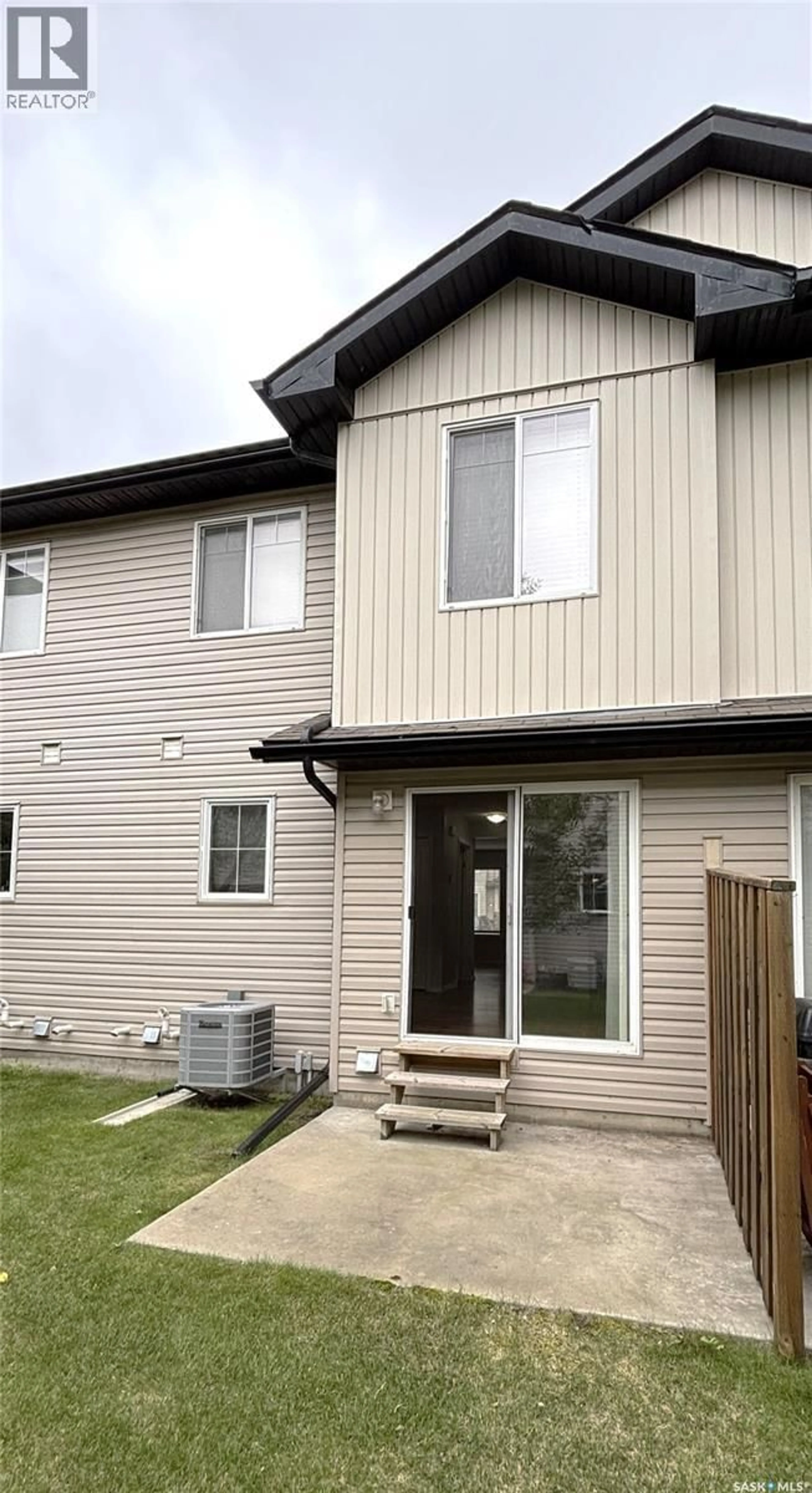 Home with vinyl exterior material, building for 415 - 307 LYND CRESCENT, Saskatoon Saskatchewan S7T0C2