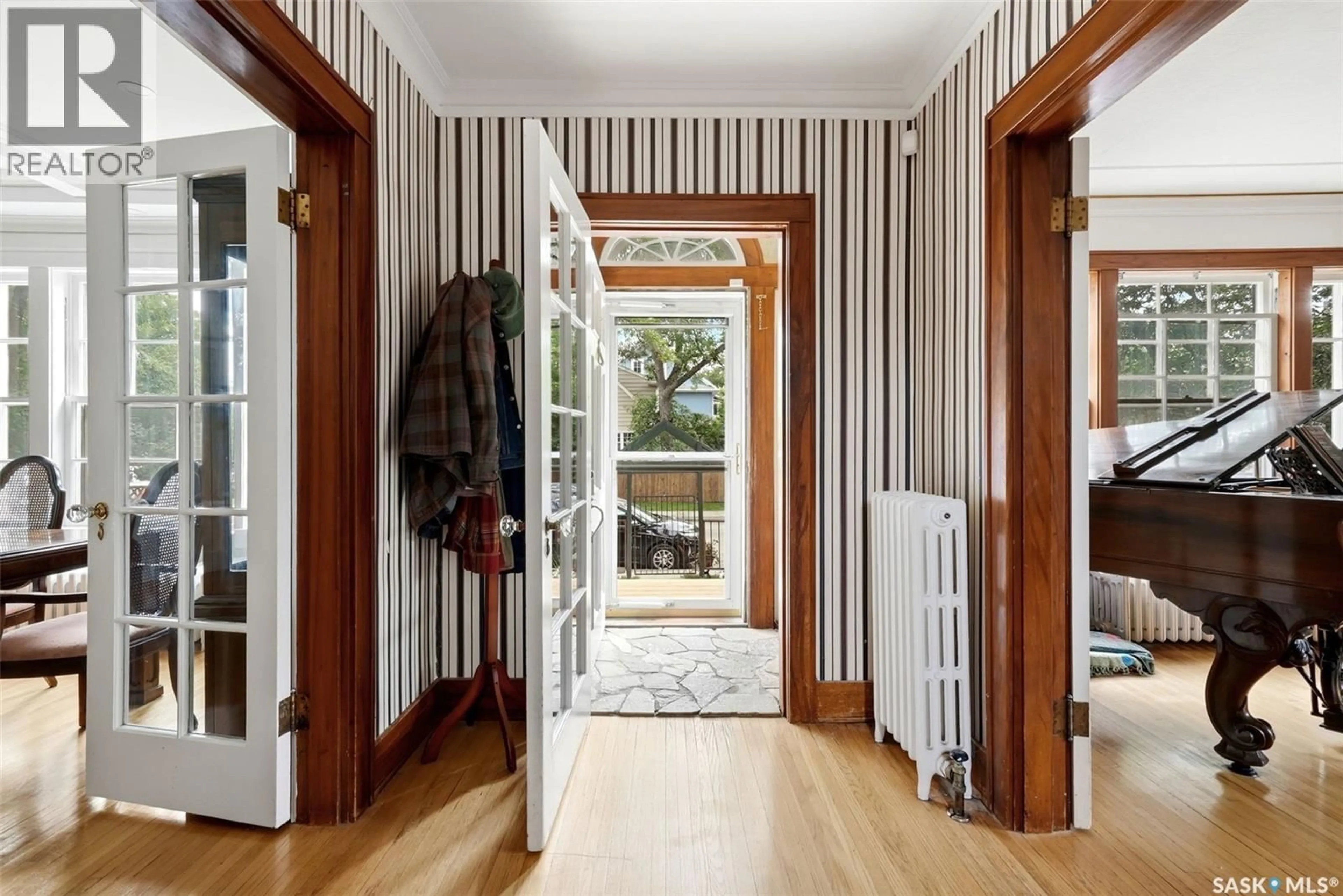Indoor entryway for 2700 19TH AVENUE, Regina Saskatchewan S4T1X3