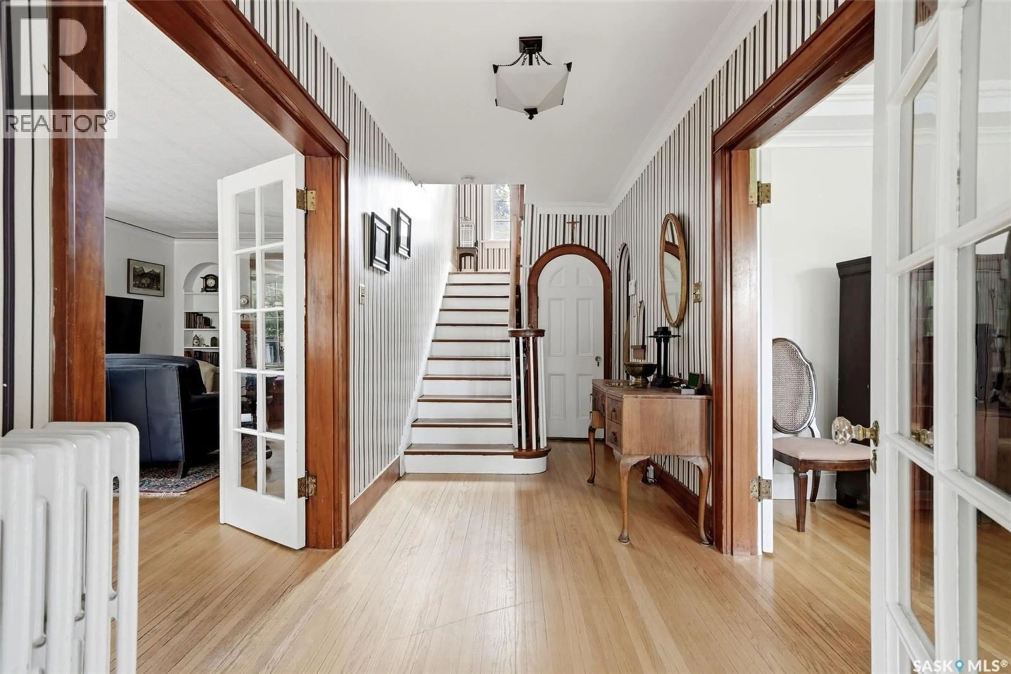 Indoor foyer for 2700 19TH AVENUE, Regina Saskatchewan S4T1X3