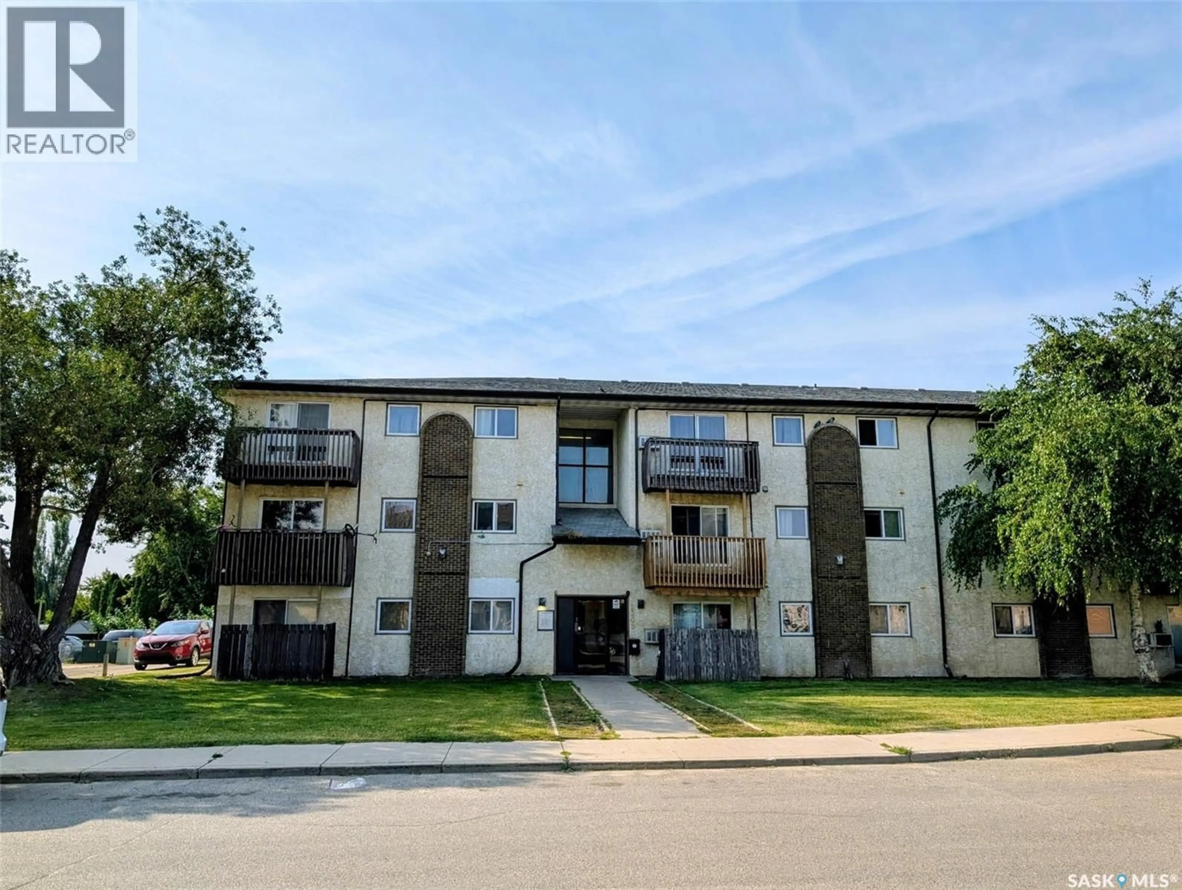 A pic from outside/outdoor area/front of a property/back of a property/a pic from drone, building for 25 - 2309 17TH STREET, Saskatoon Saskatchewan S7M4R1