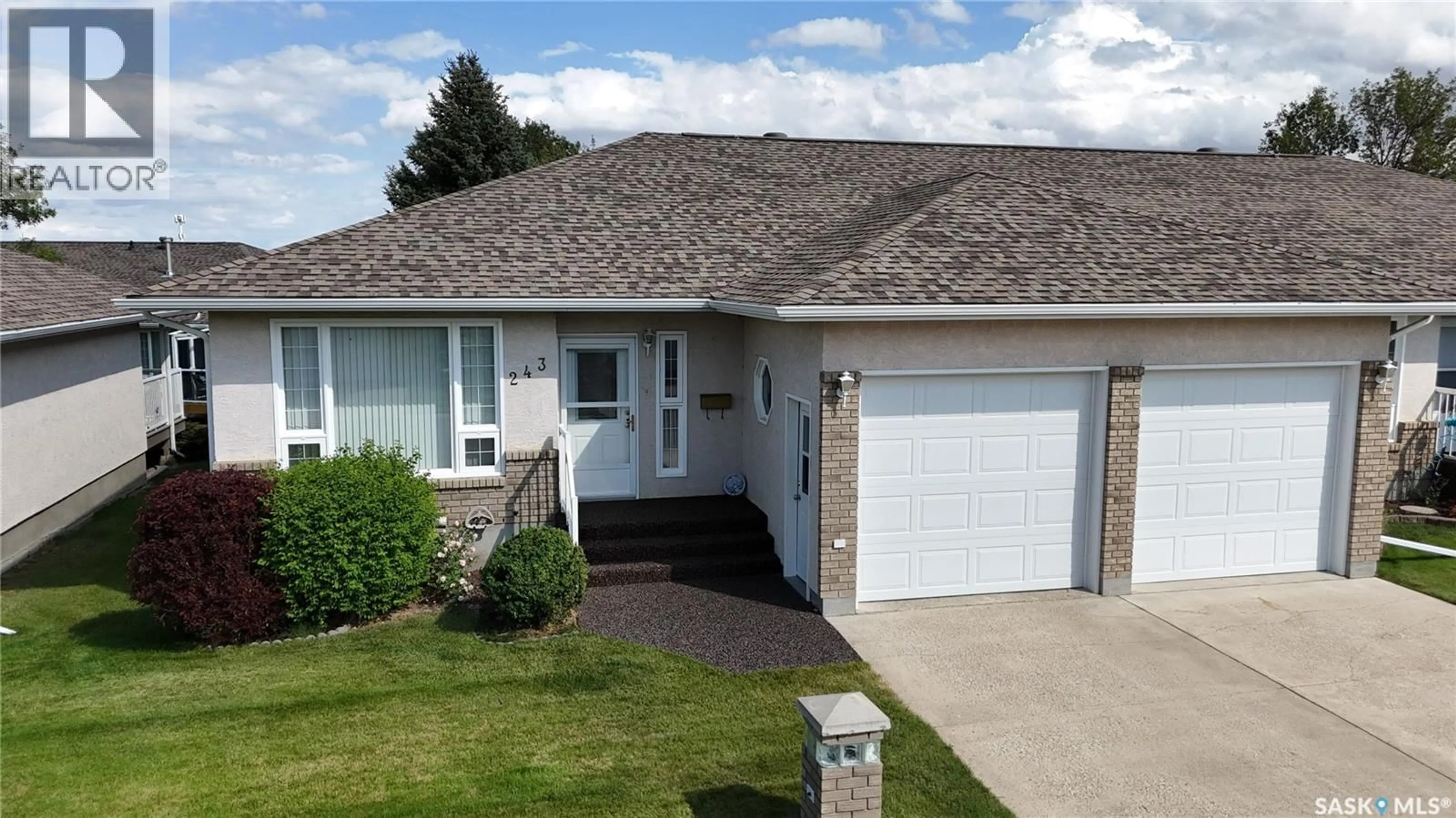 Home with vinyl exterior material, street for W - 243 165 ROBERT STREET, Swift Current Saskatchewan S9H5E7
